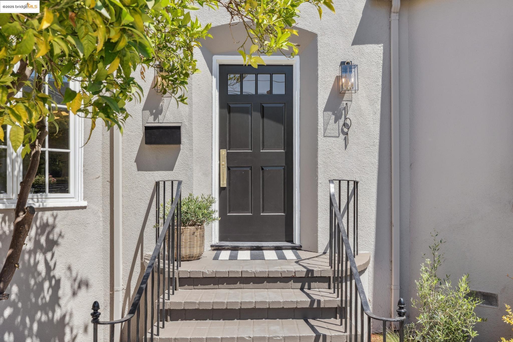 Detail Gallery Image 3 of 60 For 101 Palm Dr, Piedmont,  CA 94610 - 5 Beds | 3 Baths