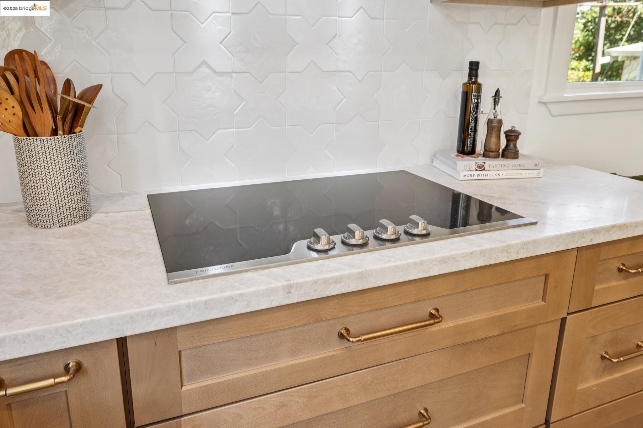 Detail Gallery Image 21 of 60 For 101 Palm Dr, Piedmont,  CA 94610 - 5 Beds | 3 Baths