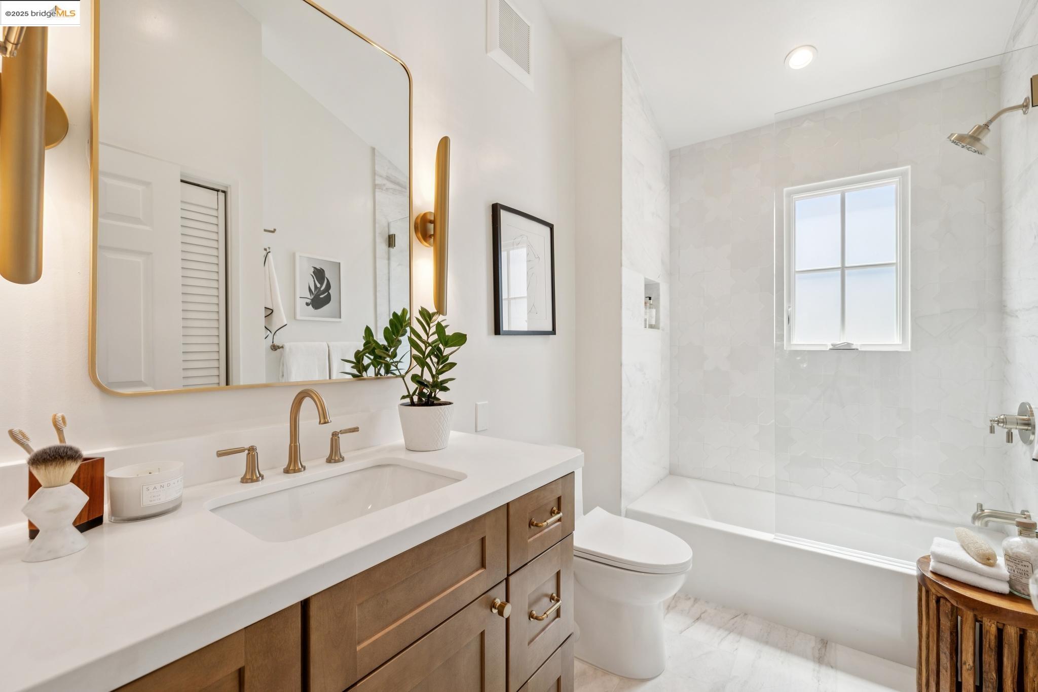 Detail Gallery Image 34 of 60 For 101 Palm Dr, Piedmont,  CA 94610 - 5 Beds | 3 Baths