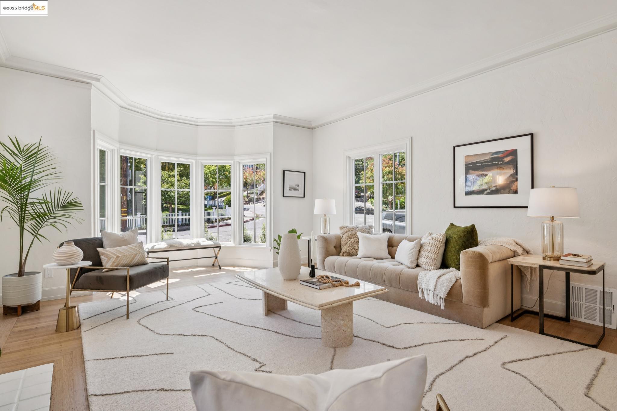 Detail Gallery Image 8 of 60 For 101 Palm Dr, Piedmont,  CA 94610 - 5 Beds | 3 Baths