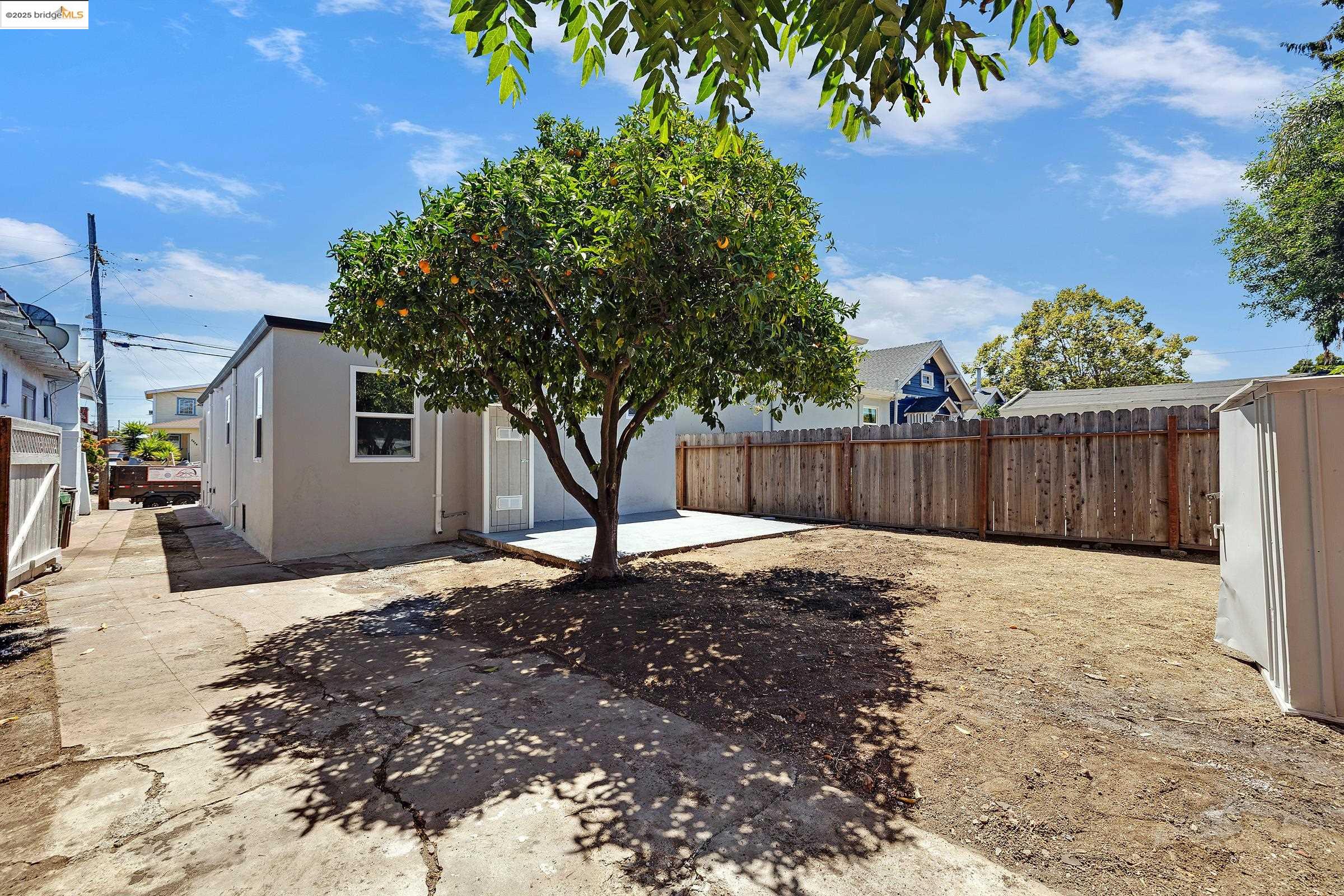 Detail Gallery Image 11 of 38 For 2427 67th Ave, Oakland,  CA 94605 - 3 Beds | 2 Baths