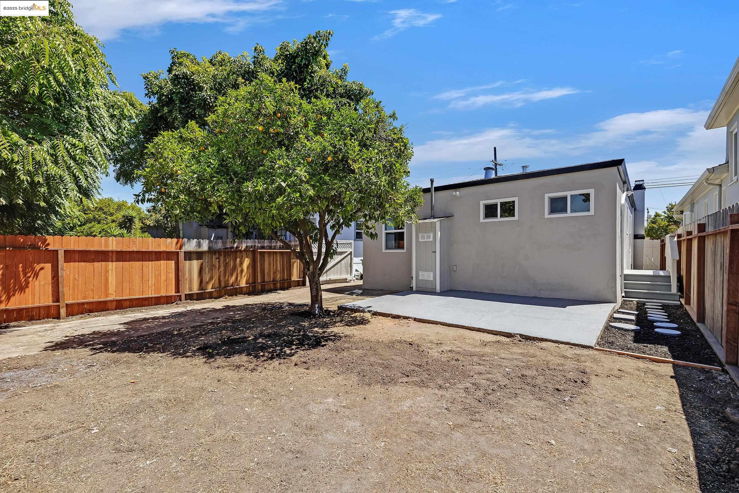 Detail Gallery Image 12 of 38 For 2427 67th Ave, Oakland,  CA 94605 - 3 Beds | 2 Baths