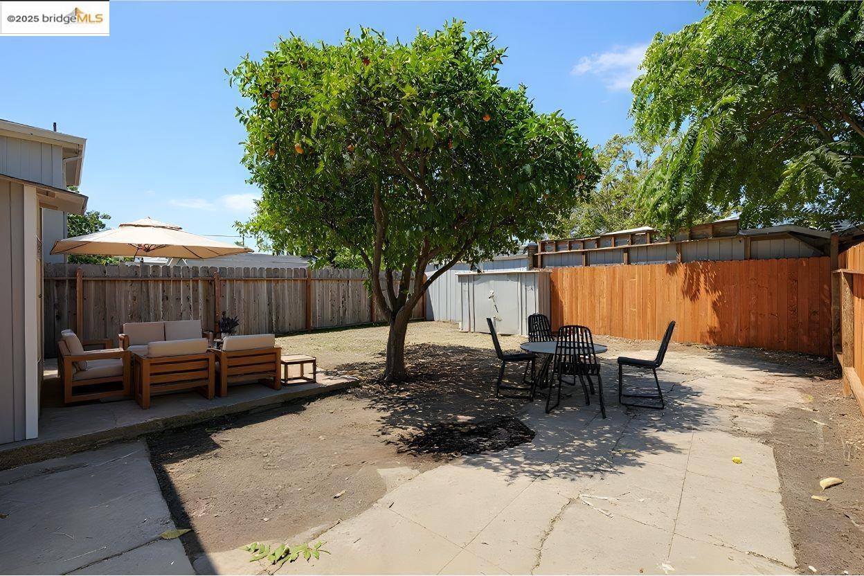 Detail Gallery Image 14 of 38 For 2427 67th Ave, Oakland,  CA 94605 - 3 Beds | 2 Baths