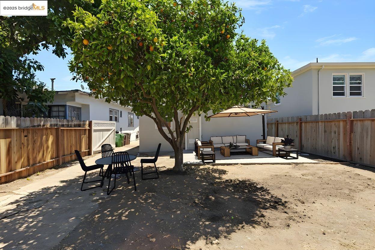 Detail Gallery Image 15 of 38 For 2427 67th Ave, Oakland,  CA 94605 - 3 Beds | 2 Baths