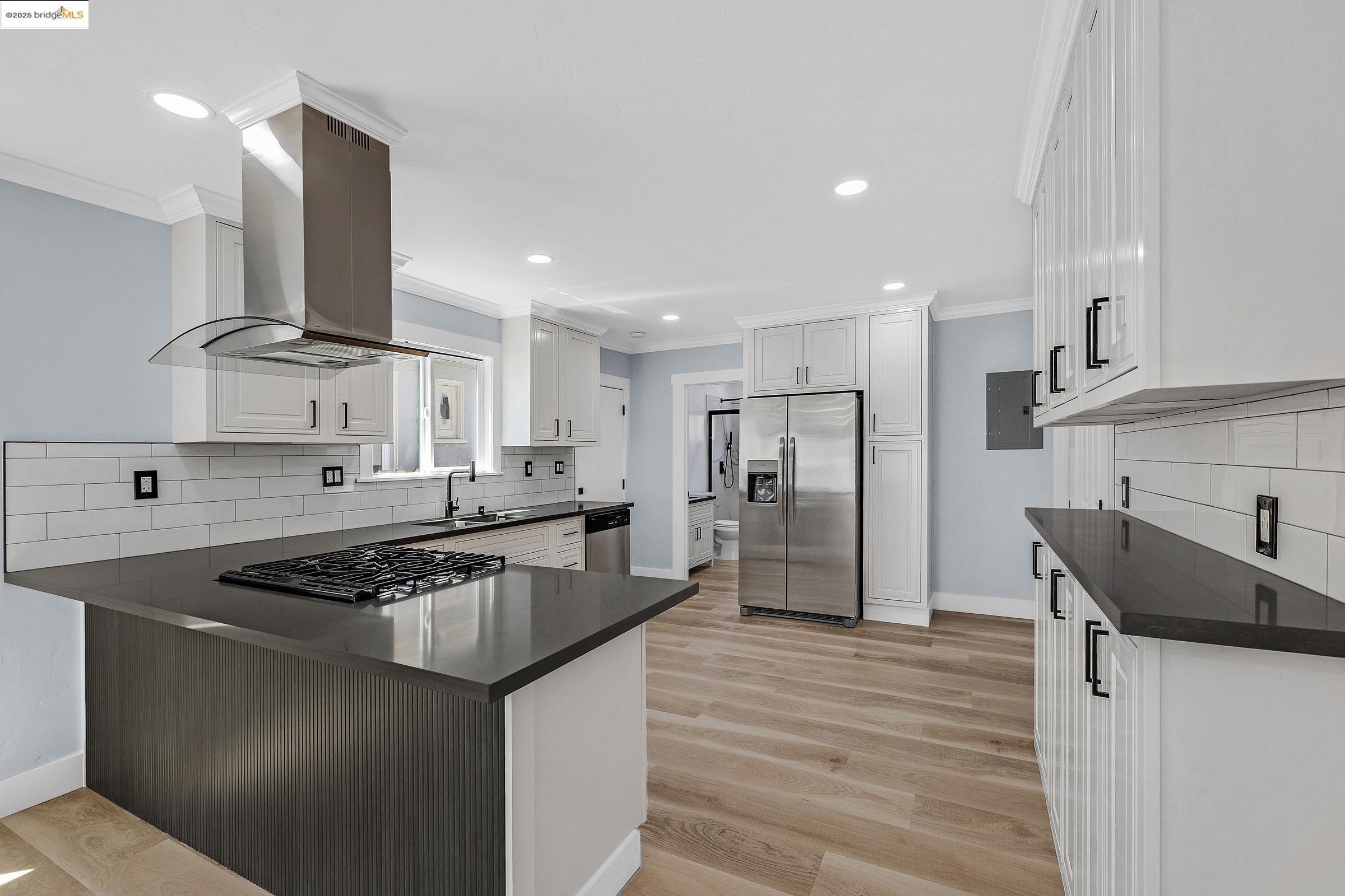 Detail Gallery Image 18 of 38 For 2427 67th Ave, Oakland,  CA 94605 - 3 Beds | 2 Baths