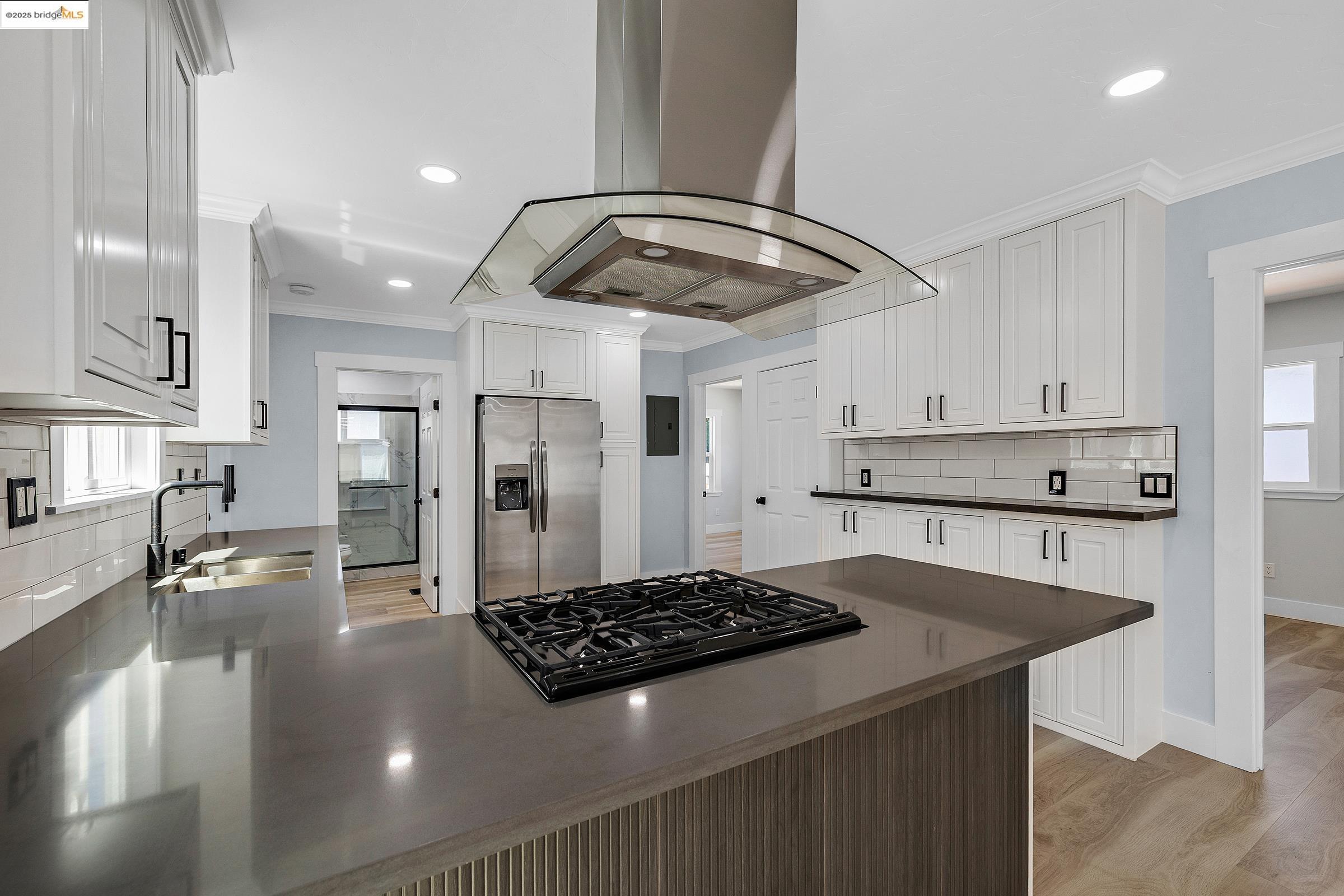 Detail Gallery Image 19 of 38 For 2427 67th Ave, Oakland,  CA 94605 - 3 Beds | 2 Baths