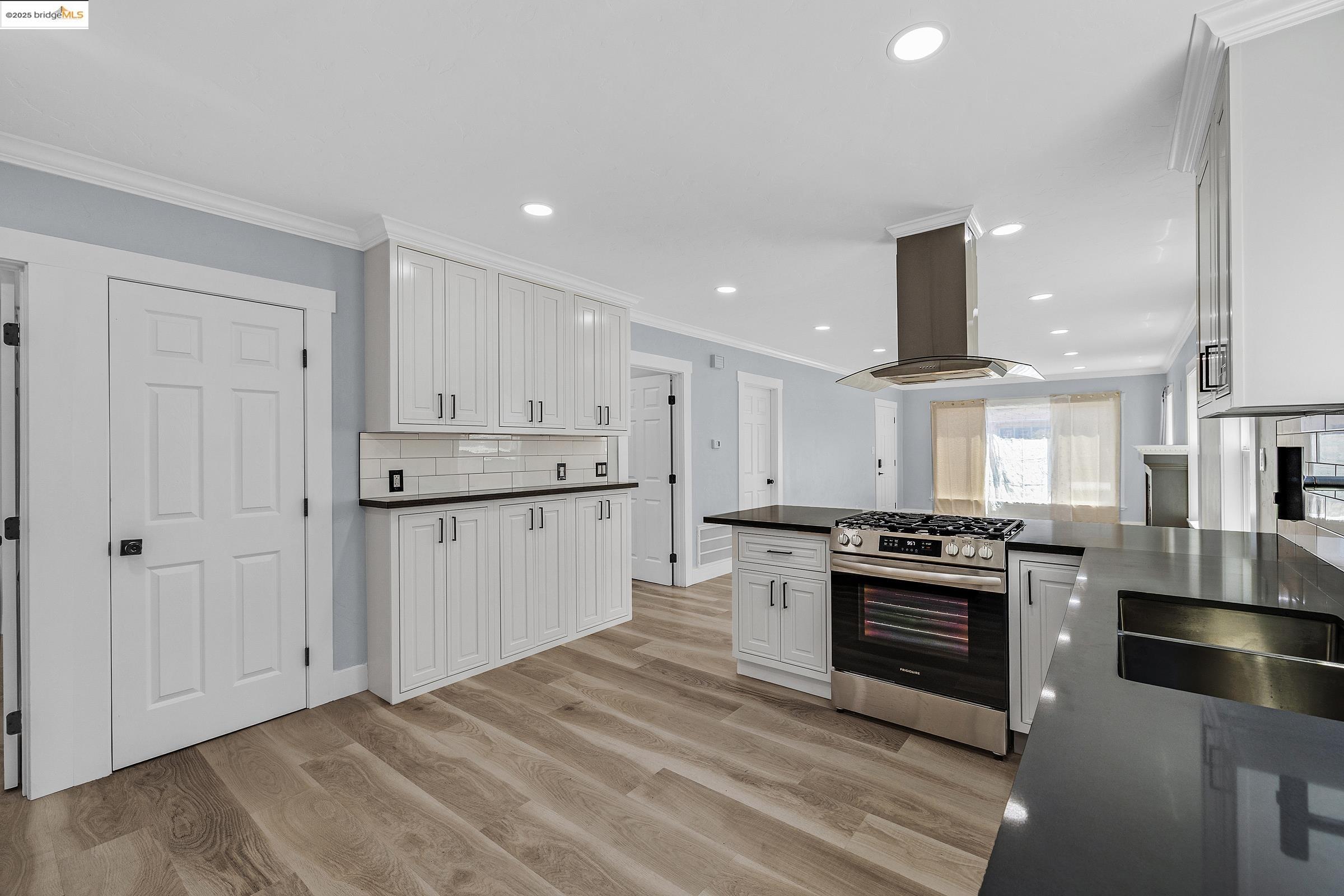 Detail Gallery Image 21 of 38 For 2427 67th Ave, Oakland,  CA 94605 - 3 Beds | 2 Baths