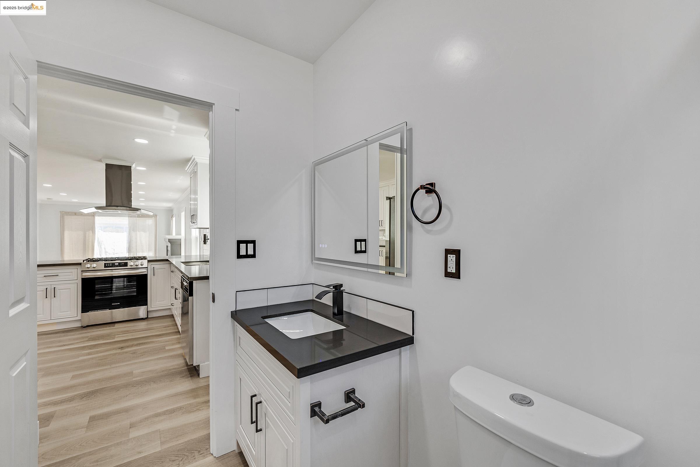 Detail Gallery Image 24 of 38 For 2427 67th Ave, Oakland,  CA 94605 - 3 Beds | 2 Baths