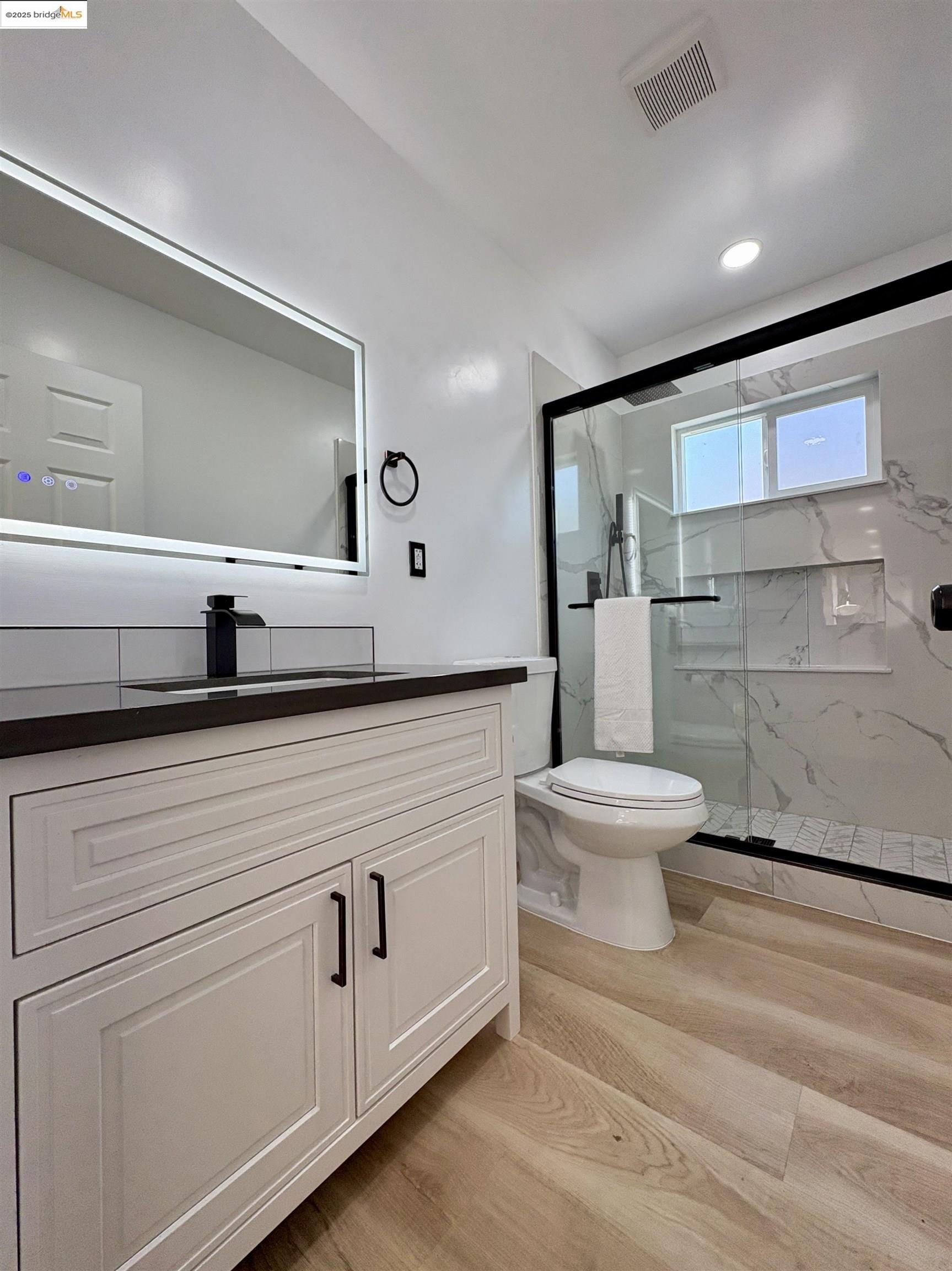 Detail Gallery Image 27 of 33 For 2427 67th Ave, Oakland,  CA 94605 - 3 Beds | 2 Baths