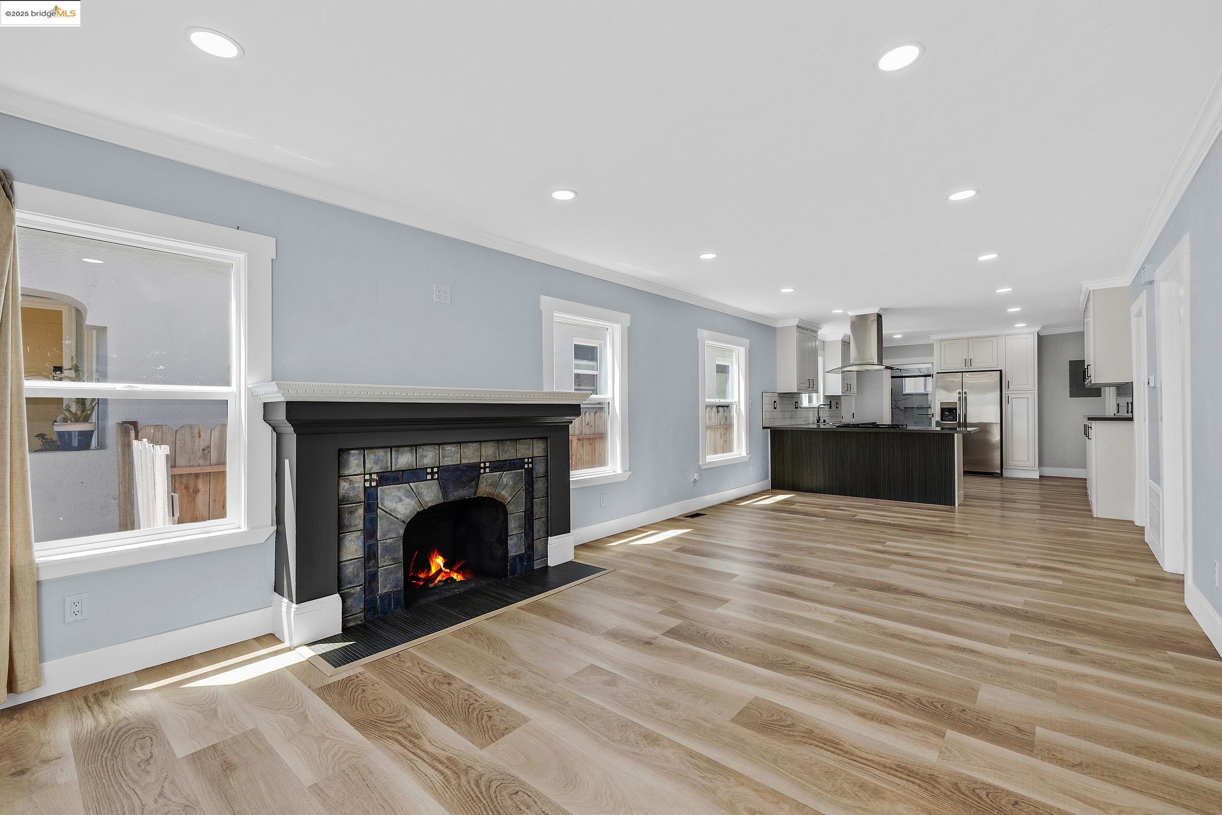 Detail Gallery Image 5 of 38 For 2427 67th Ave, Oakland,  CA 94605 - 3 Beds | 2 Baths