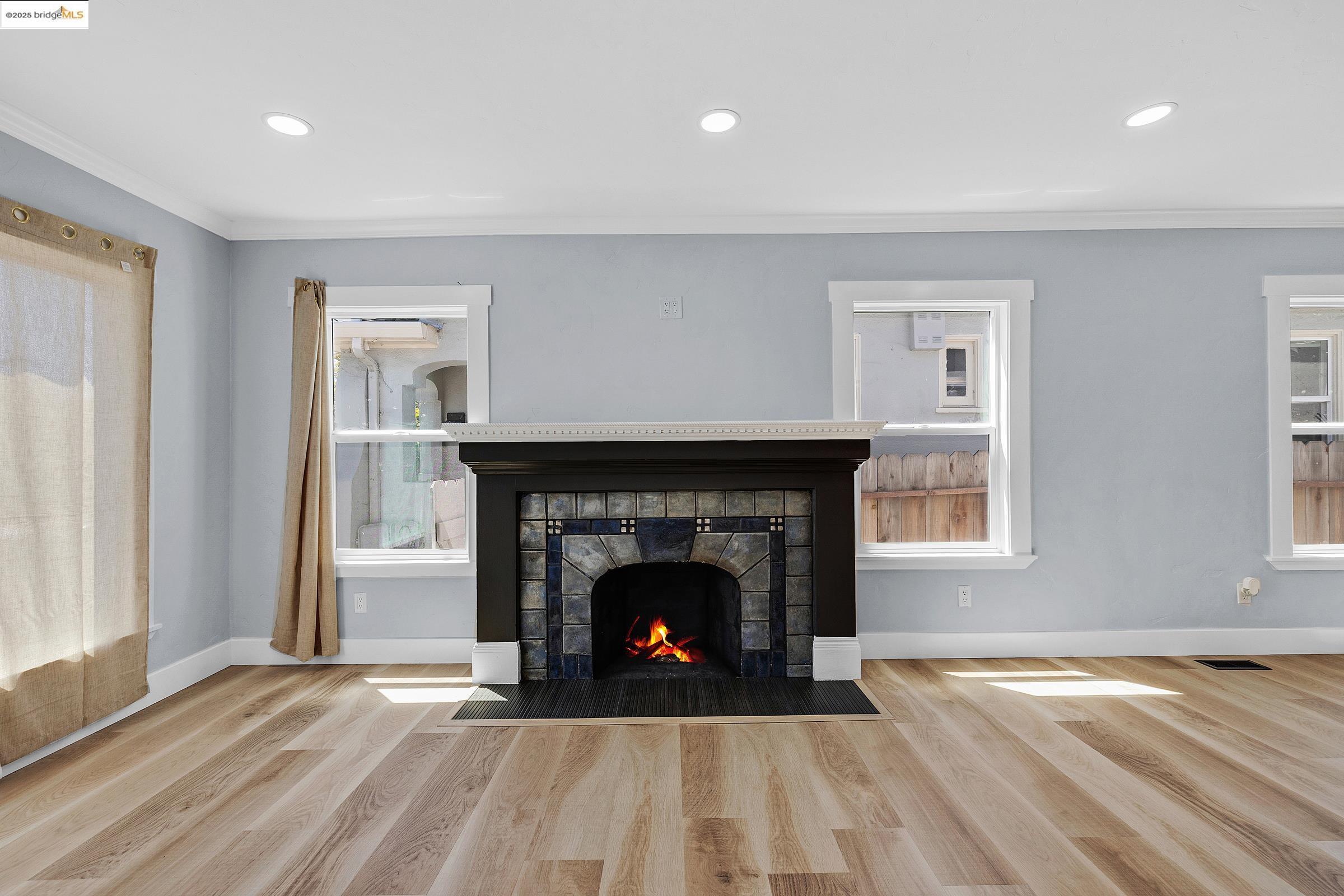 Detail Gallery Image 7 of 38 For 2427 67th Ave, Oakland,  CA 94605 - 3 Beds | 2 Baths