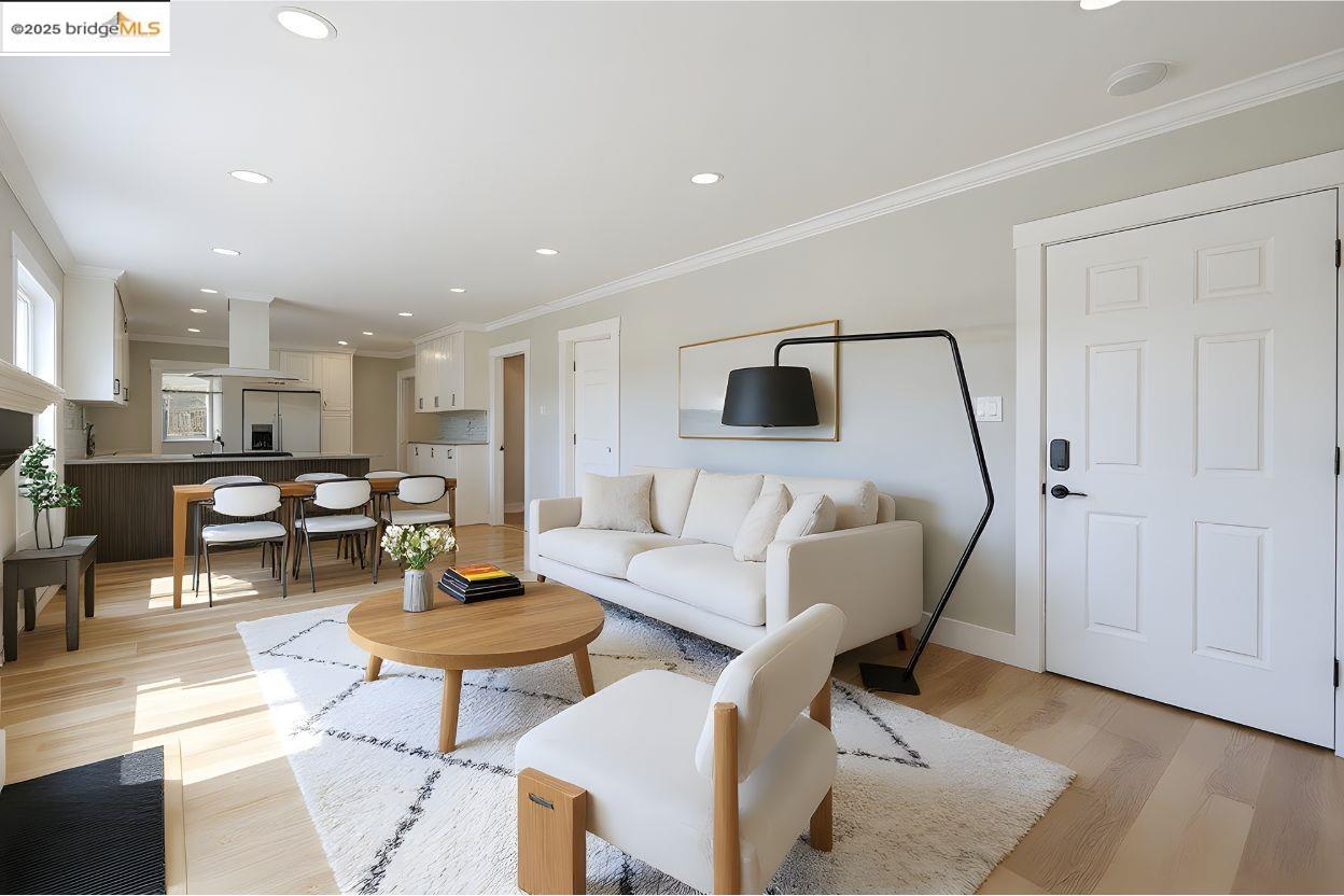 Detail Gallery Image 8 of 38 For 2427 67th Ave, Oakland,  CA 94605 - 3 Beds | 2 Baths