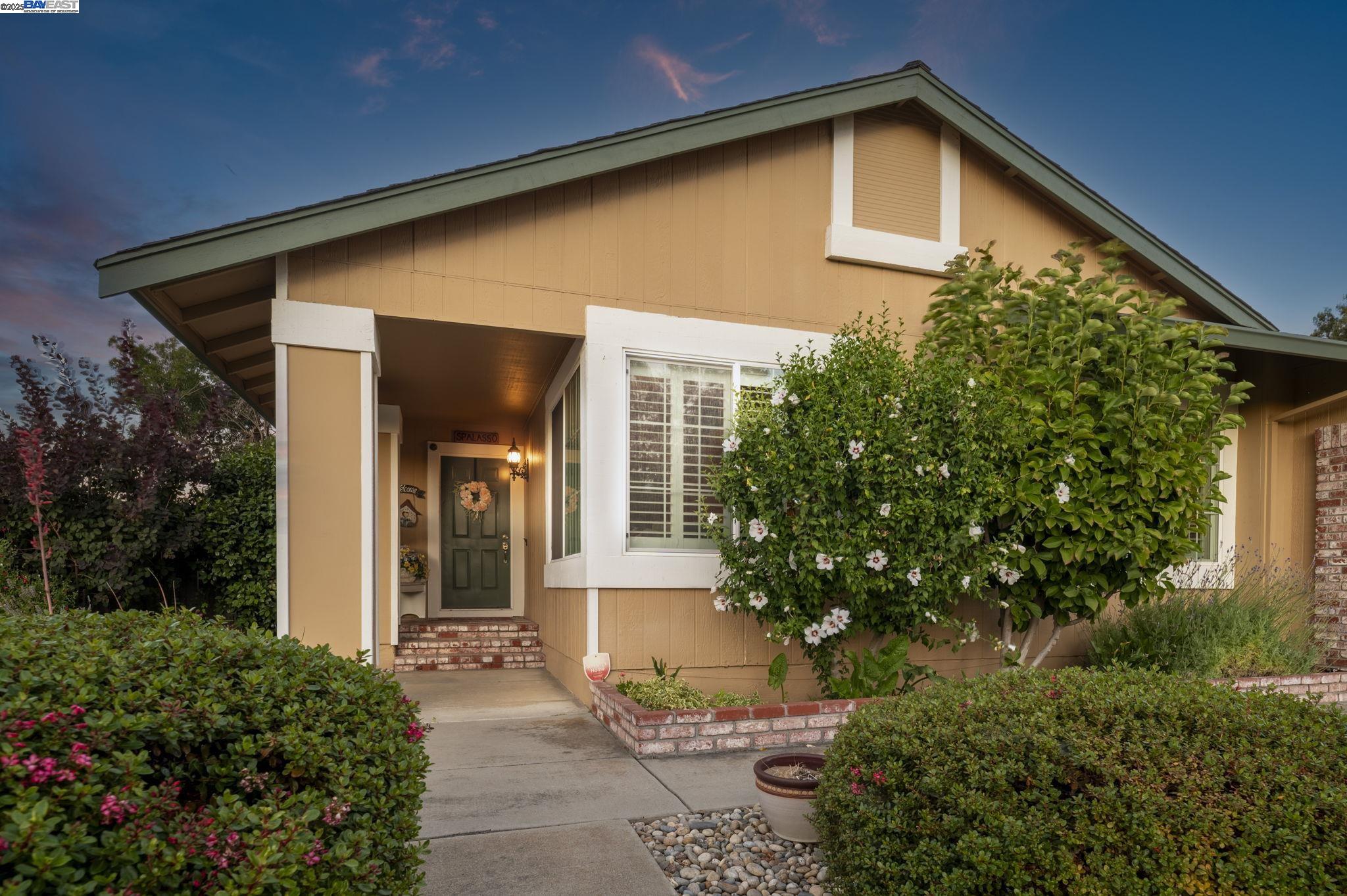 Detail Gallery Image 3 of 58 For 368 Beverly St, Livermore,  CA 94550 - 4 Beds | 2/1 Baths