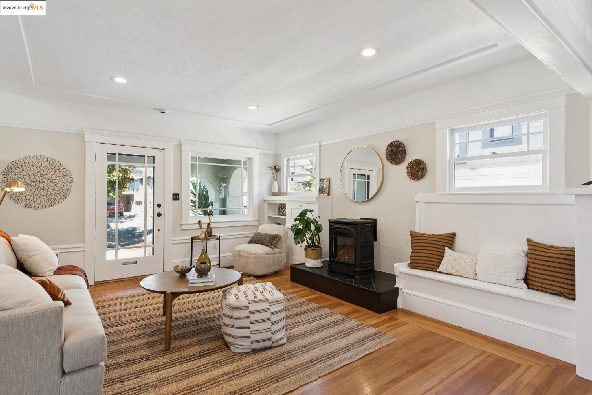 Detail Gallery Image 13 of 47 For 4621 Walnut St, Oakland,  CA 94619 - 2 Beds | 1 Baths