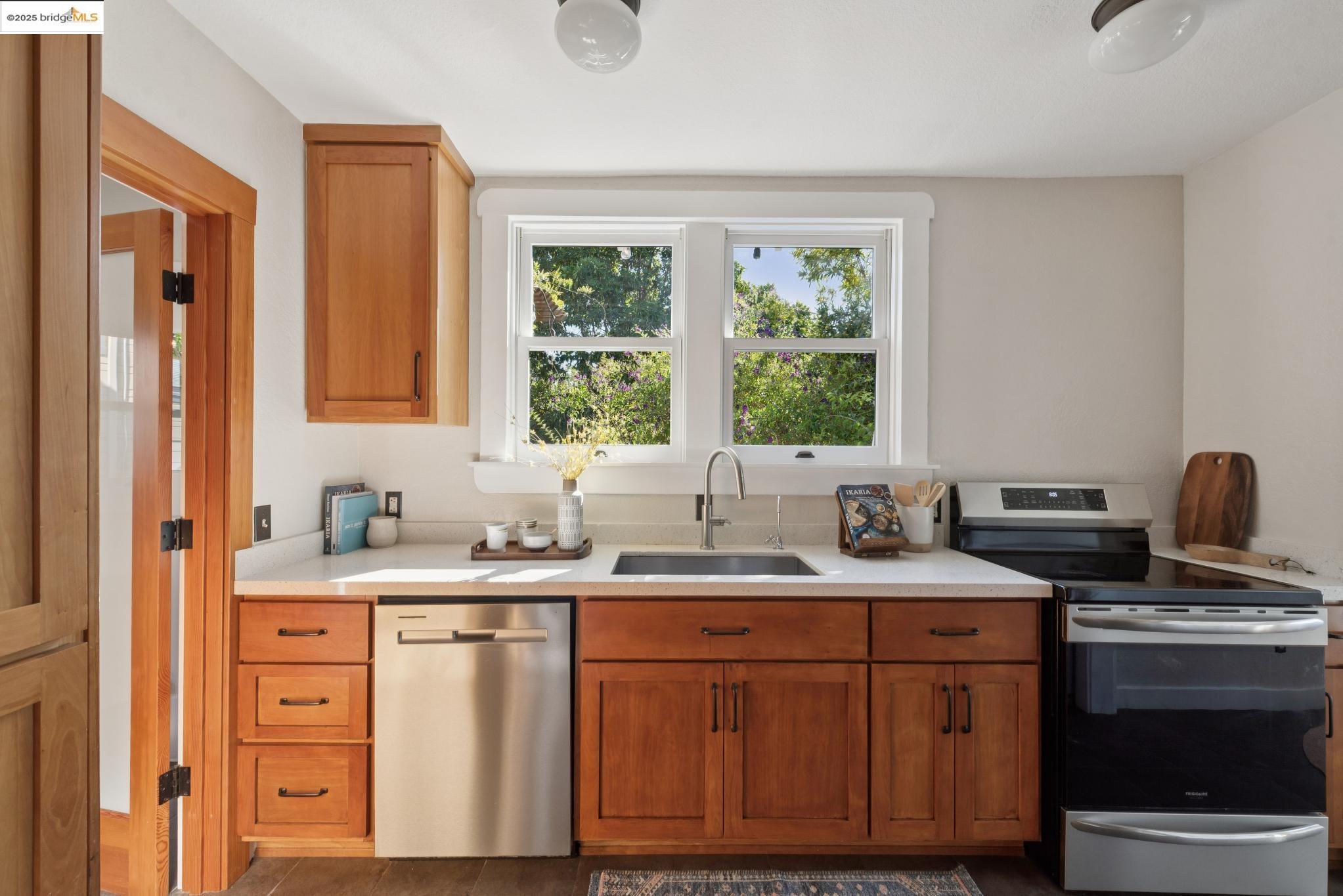 Detail Gallery Image 17 of 47 For 4621 Walnut St, Oakland,  CA 94619 - 2 Beds | 1 Baths