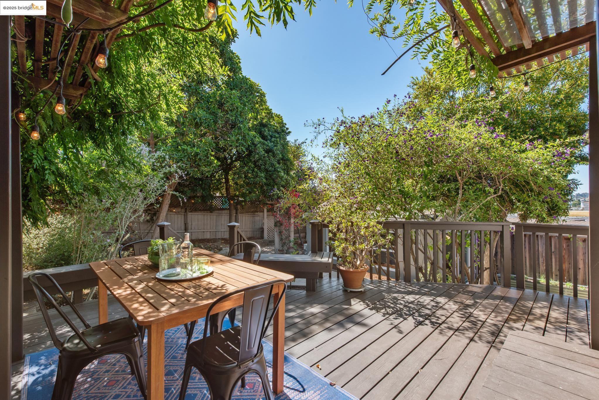 Detail Gallery Image 32 of 47 For 4621 Walnut St, Oakland,  CA 94619 - 2 Beds | 1 Baths