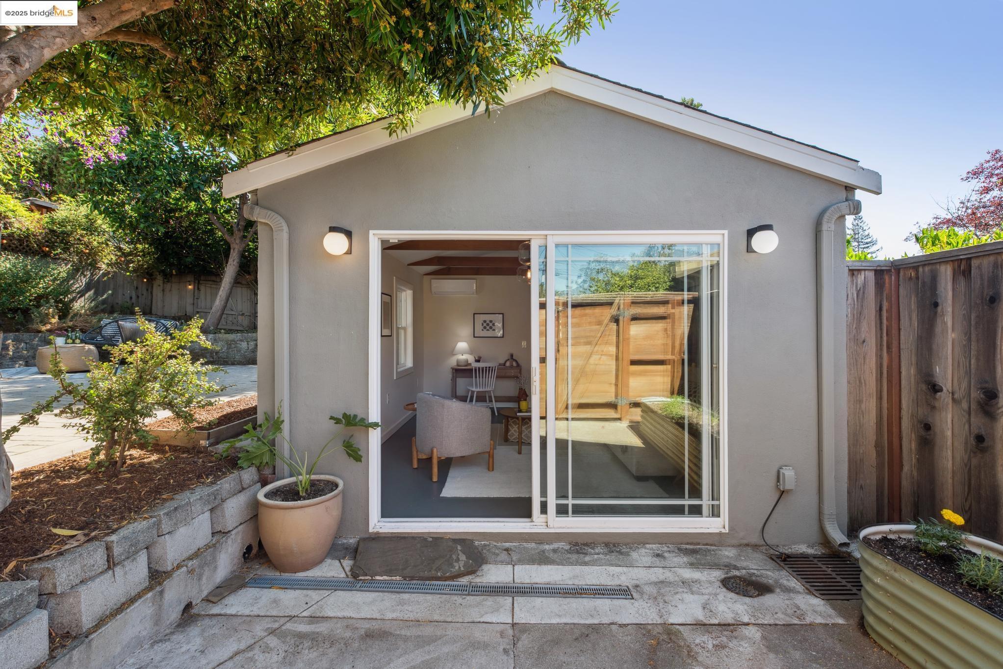 Detail Gallery Image 42 of 47 For 4621 Walnut St, Oakland,  CA 94619 - 2 Beds | 1 Baths