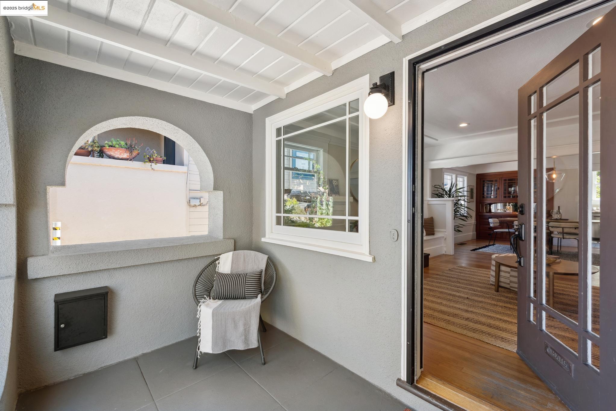 Detail Gallery Image 8 of 47 For 4621 Walnut St, Oakland,  CA 94619 - 2 Beds | 1 Baths