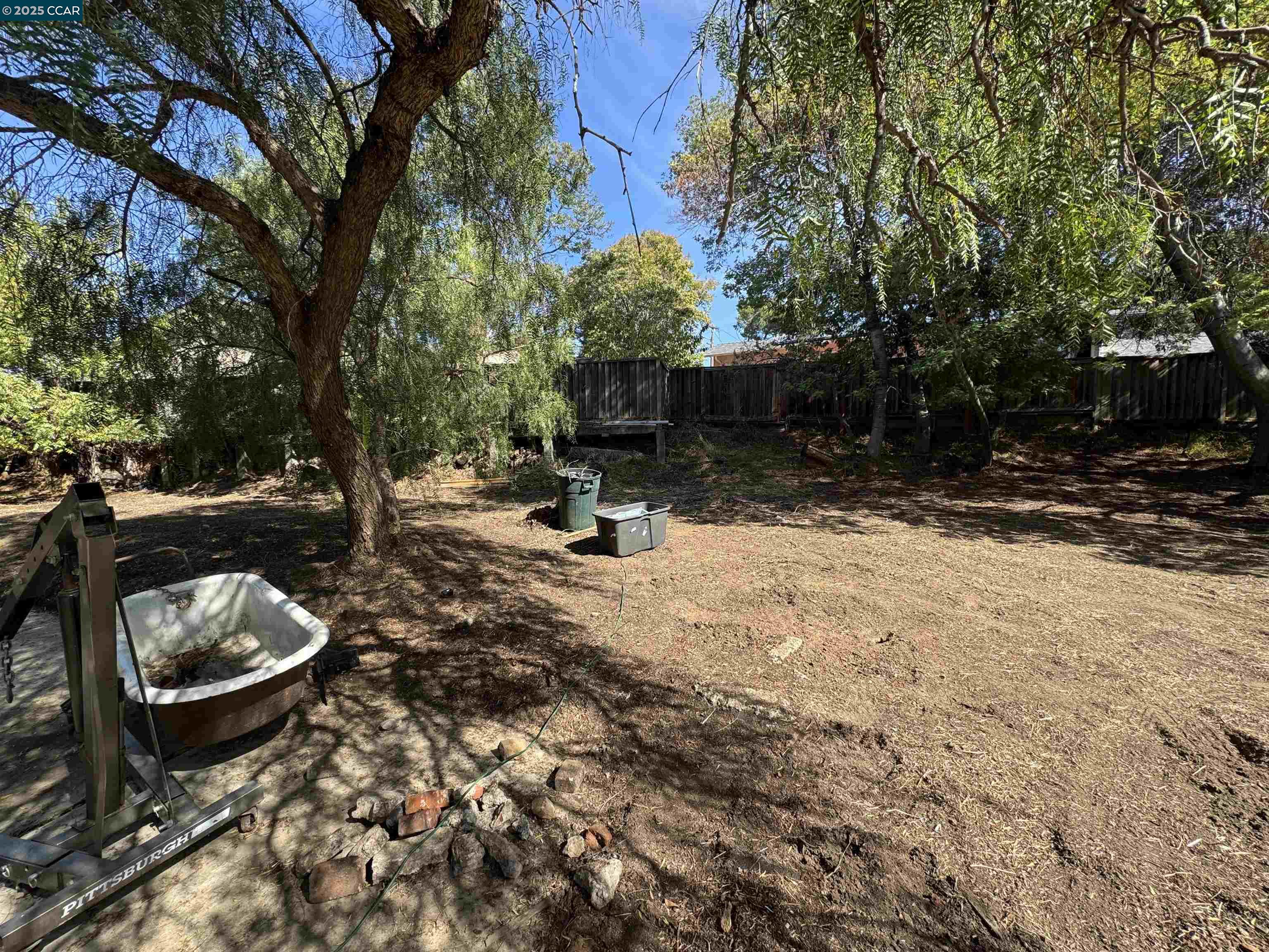 Detail Gallery Image 12 of 21 For 22490 Bayview Ave, Hayward,  CA 94541 - 5 Beds | 3 Baths