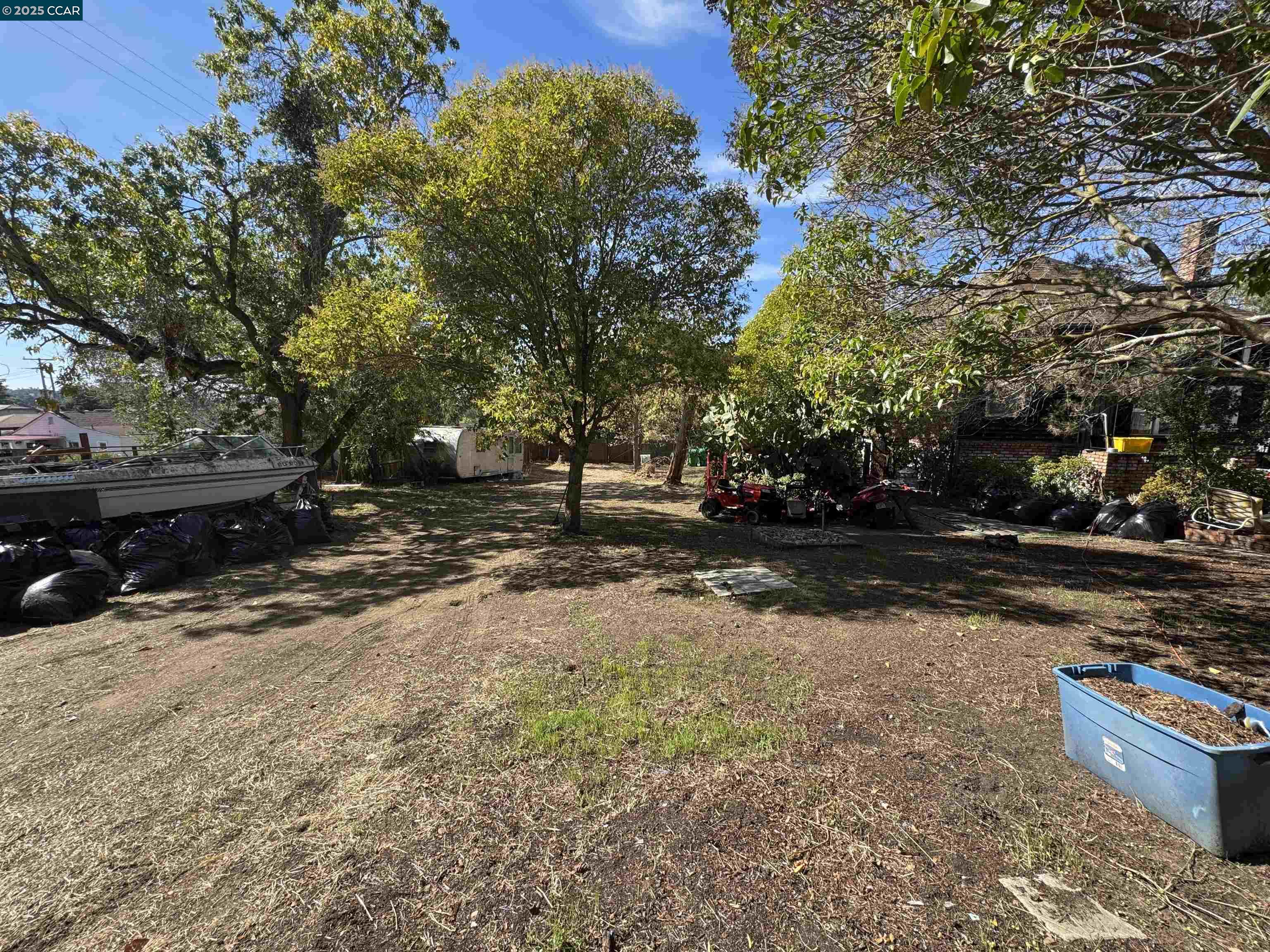 Detail Gallery Image 15 of 21 For 22490 Bayview Ave, Hayward,  CA 94541 - 5 Beds | 3 Baths