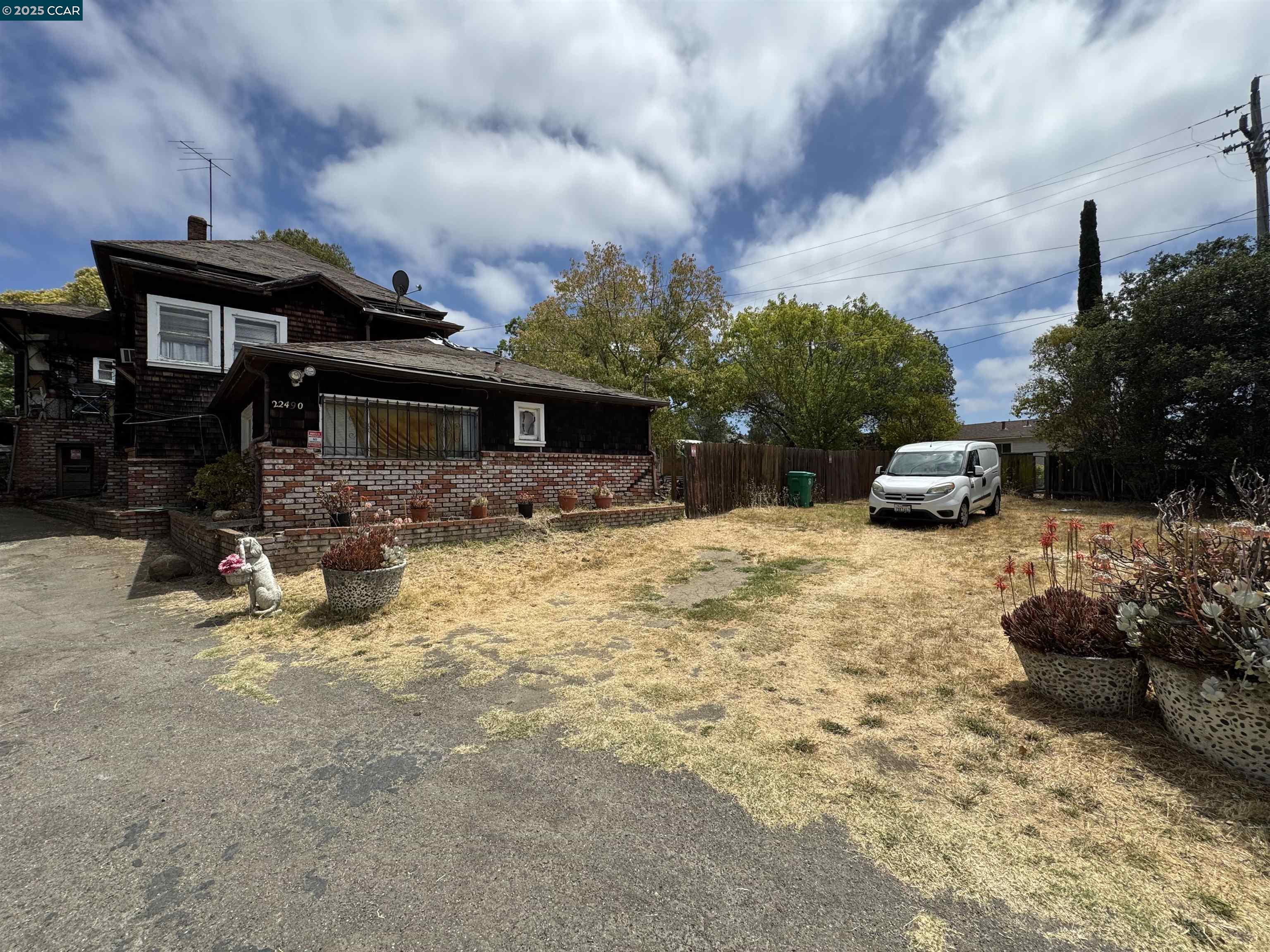 Detail Gallery Image 3 of 6 For 22490 Bayview Ave, Hayward,  CA 94541 - 4 Beds | 2 Baths