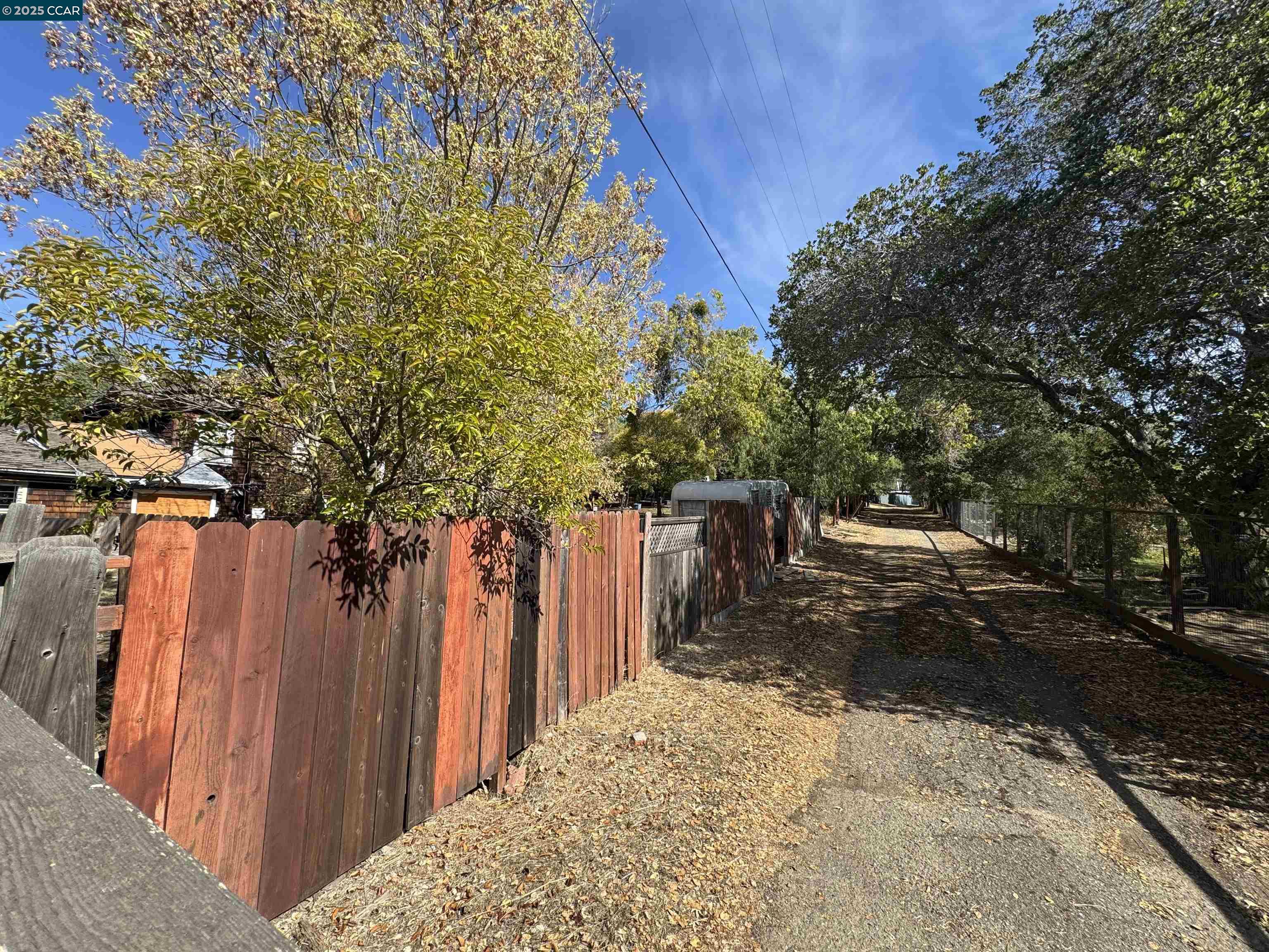 Detail Gallery Image 10 of 21 For 22490 Bayview Ave, Hayward,  CA 94541 - 5 Beds | 3 Baths