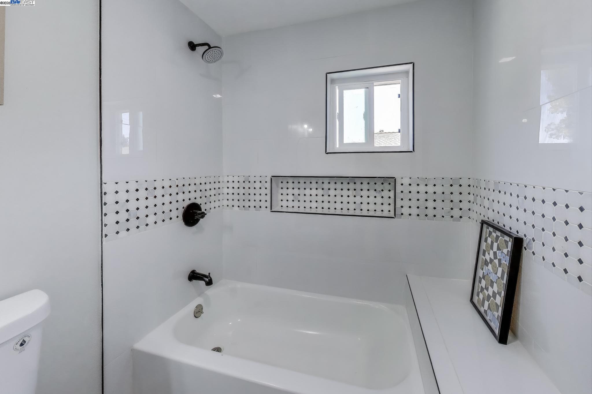 Detail Gallery Image 15 of 26 For 2131 Pomona, Martinez,  CA 94553 - 4 Beds | 2 Baths