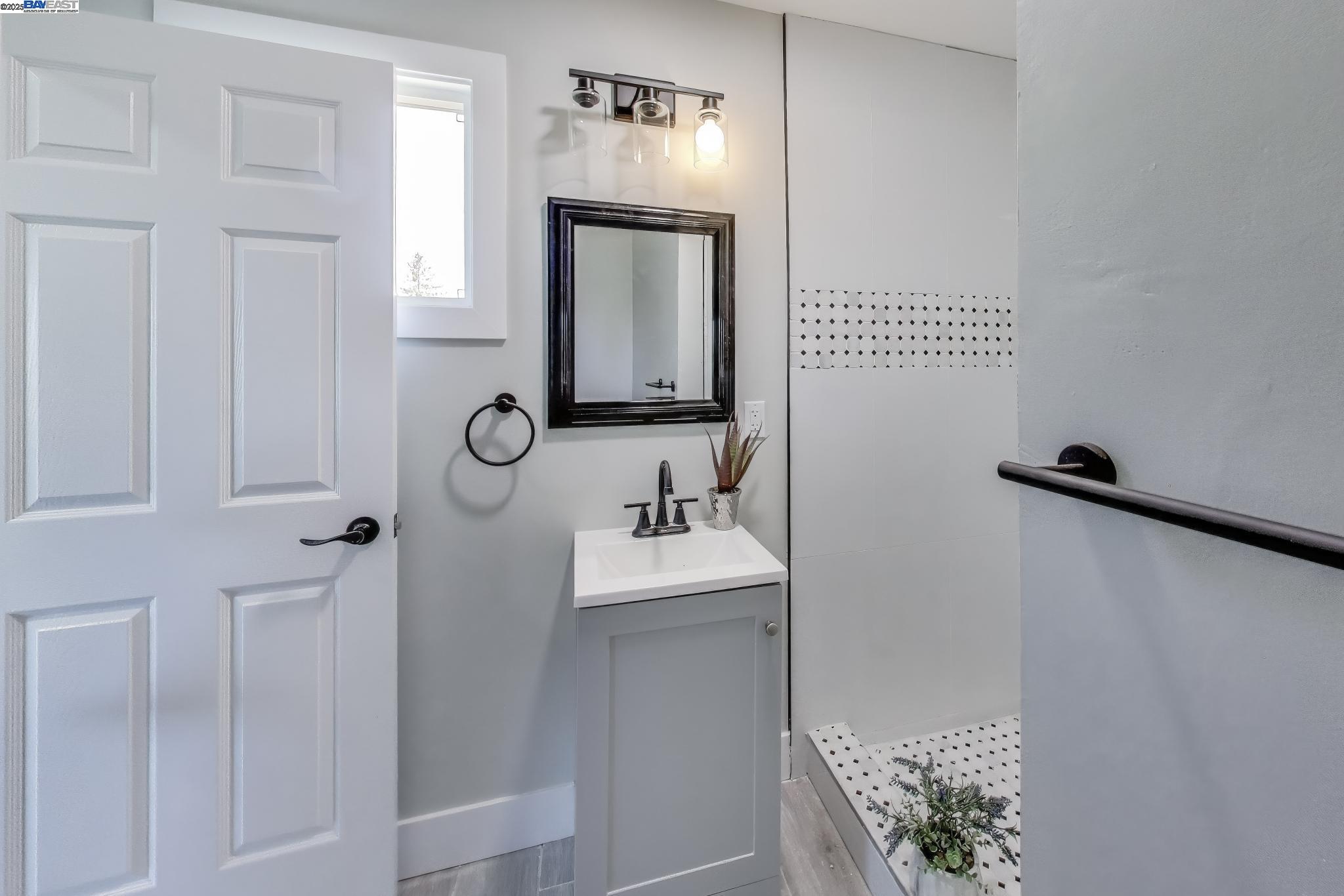 Detail Gallery Image 19 of 26 For 2131 Pomona, Martinez,  CA 94553 - 4 Beds | 2 Baths