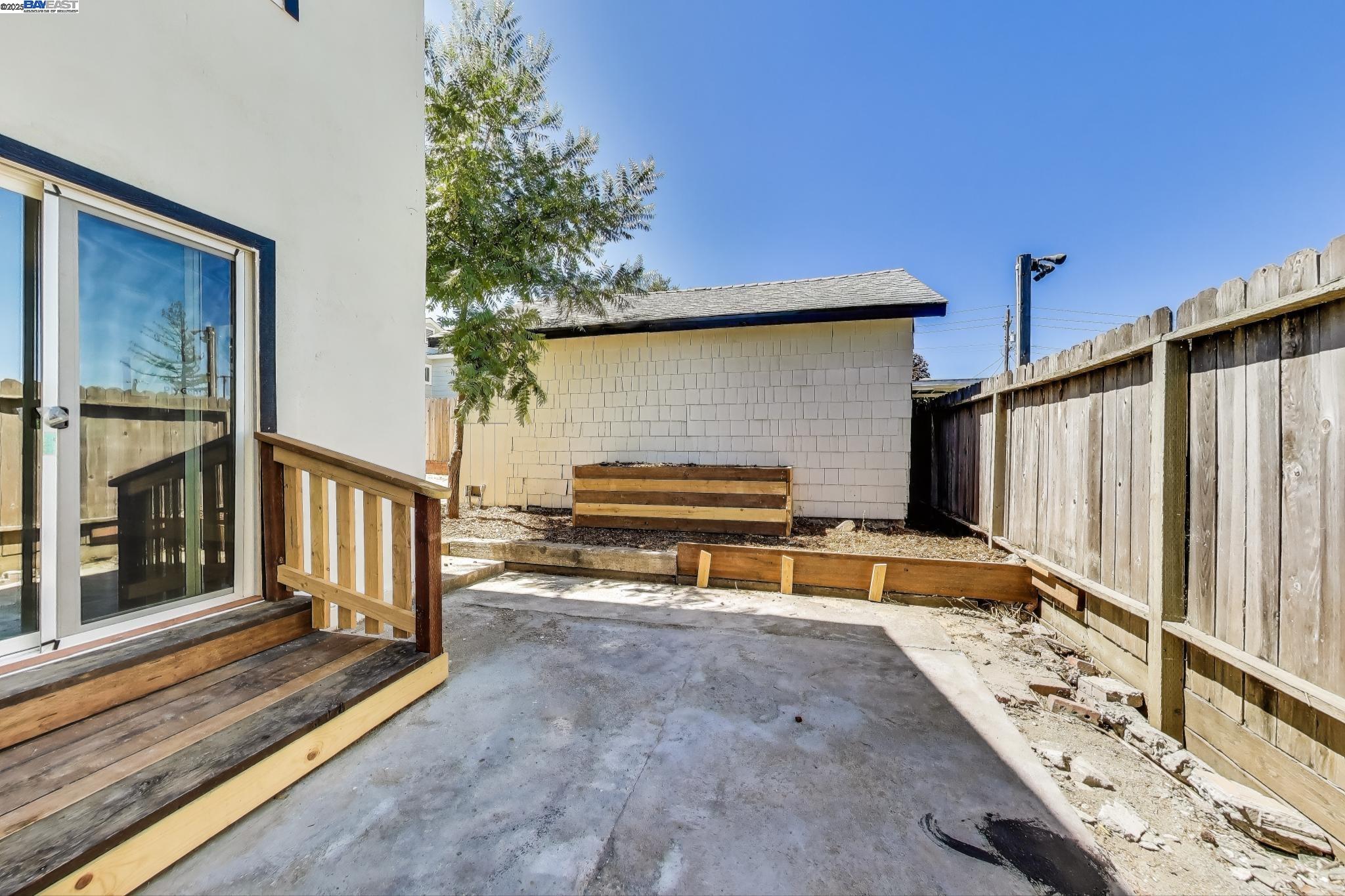 Detail Gallery Image 24 of 26 For 2131 Pomona, Martinez,  CA 94553 - 4 Beds | 2 Baths
