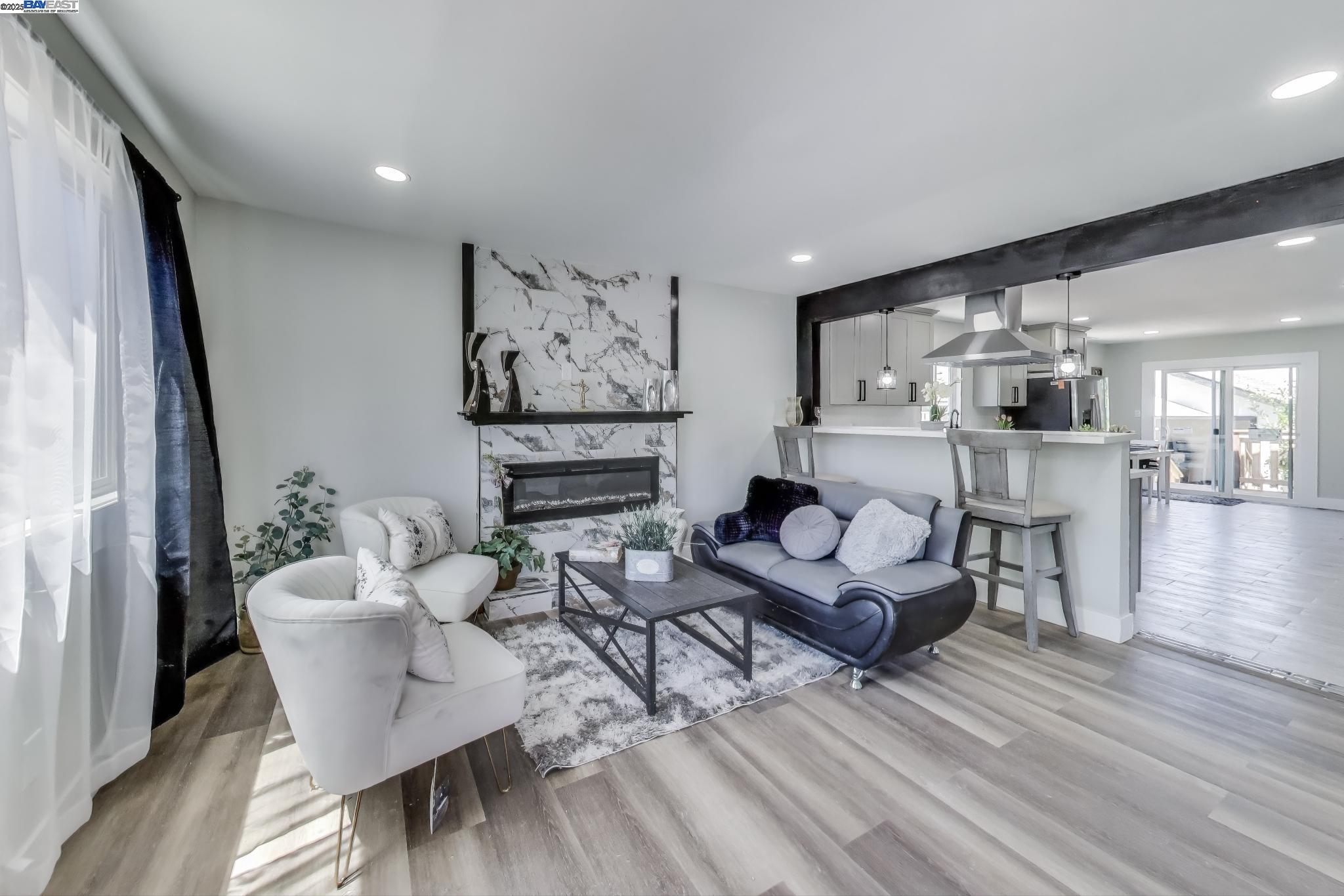Detail Gallery Image 5 of 26 For 2131 Pomona, Martinez,  CA 94553 - 4 Beds | 2 Baths
