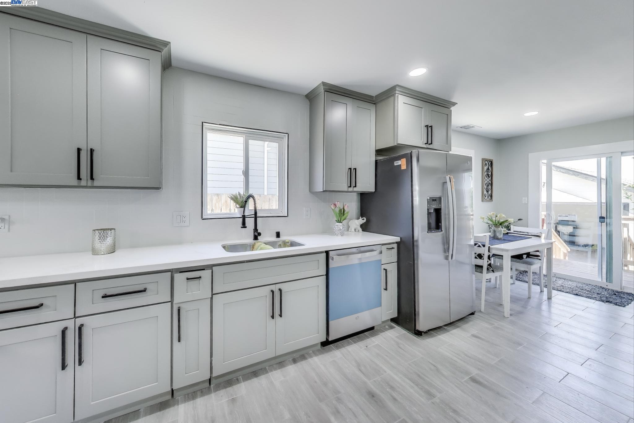 Detail Gallery Image 8 of 26 For 2131 Pomona, Martinez,  CA 94553 - 4 Beds | 2 Baths
