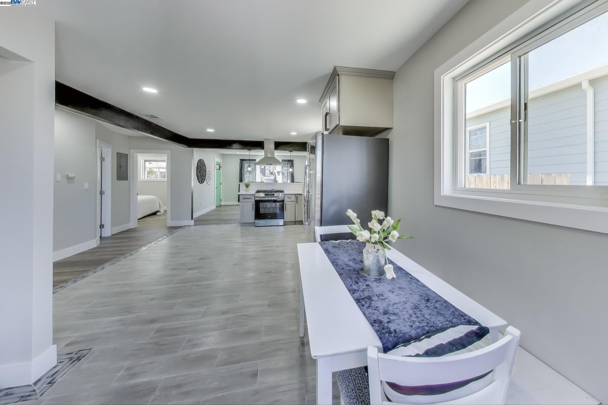 Detail Gallery Image 9 of 26 For 2131 Pomona, Martinez,  CA 94553 - 4 Beds | 2 Baths