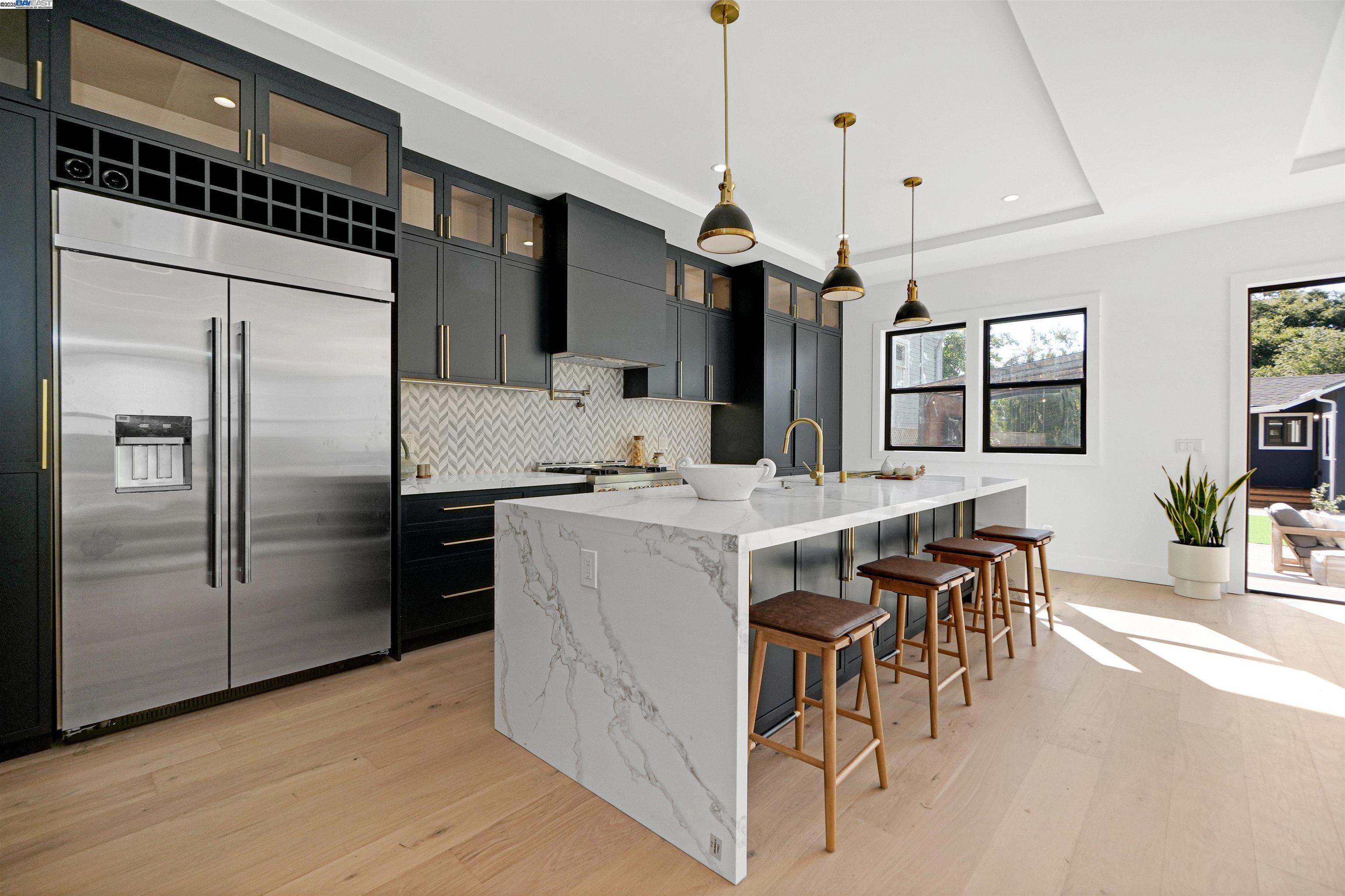 Detail Gallery Image 14 of 60 For 5229 Miles Ave, Oakland,  CA 94618 - 6 Beds | 6/1 Baths