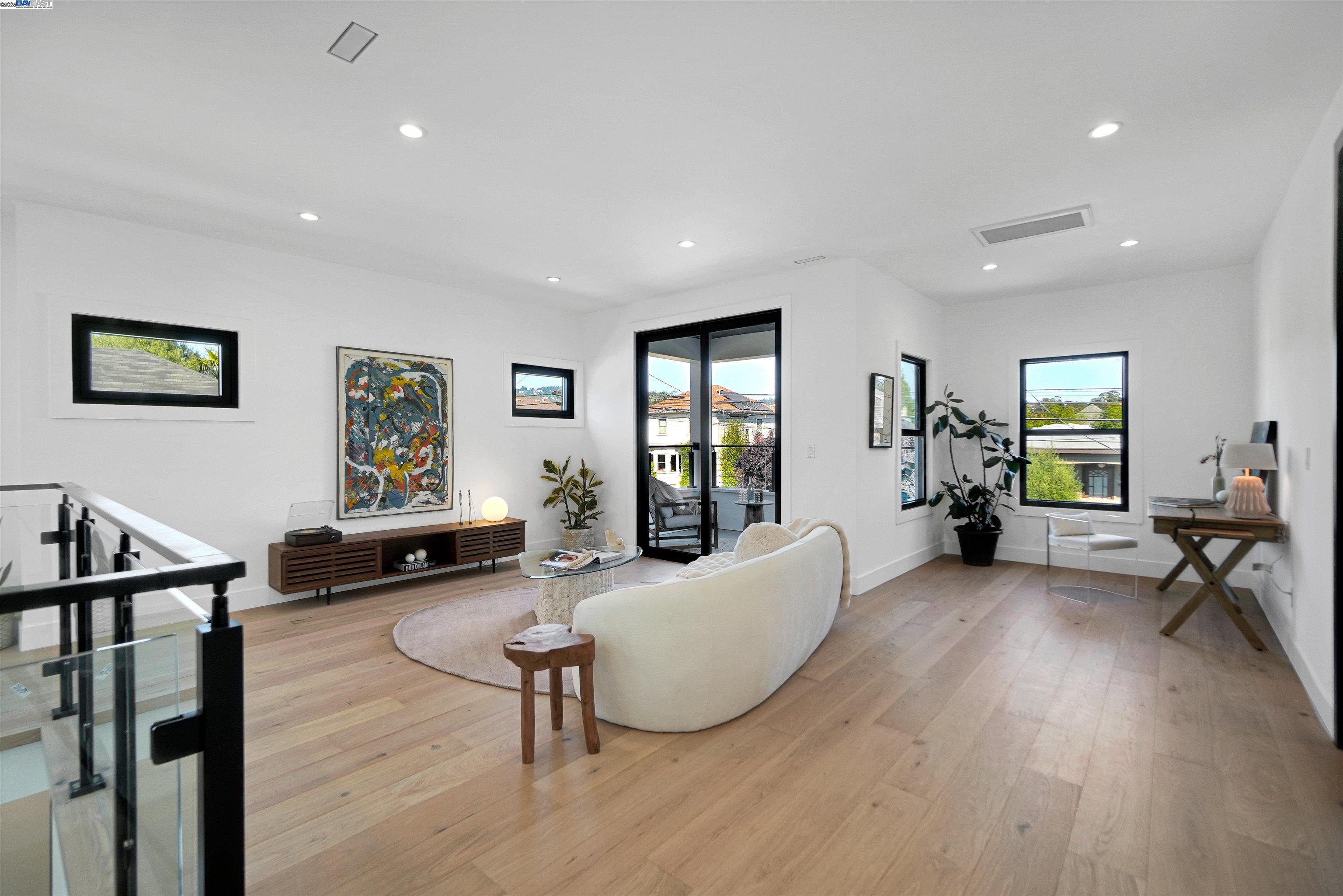 Detail Gallery Image 24 of 60 For 5229 Miles Ave, Oakland,  CA 94618 - 6 Beds | 6/1 Baths