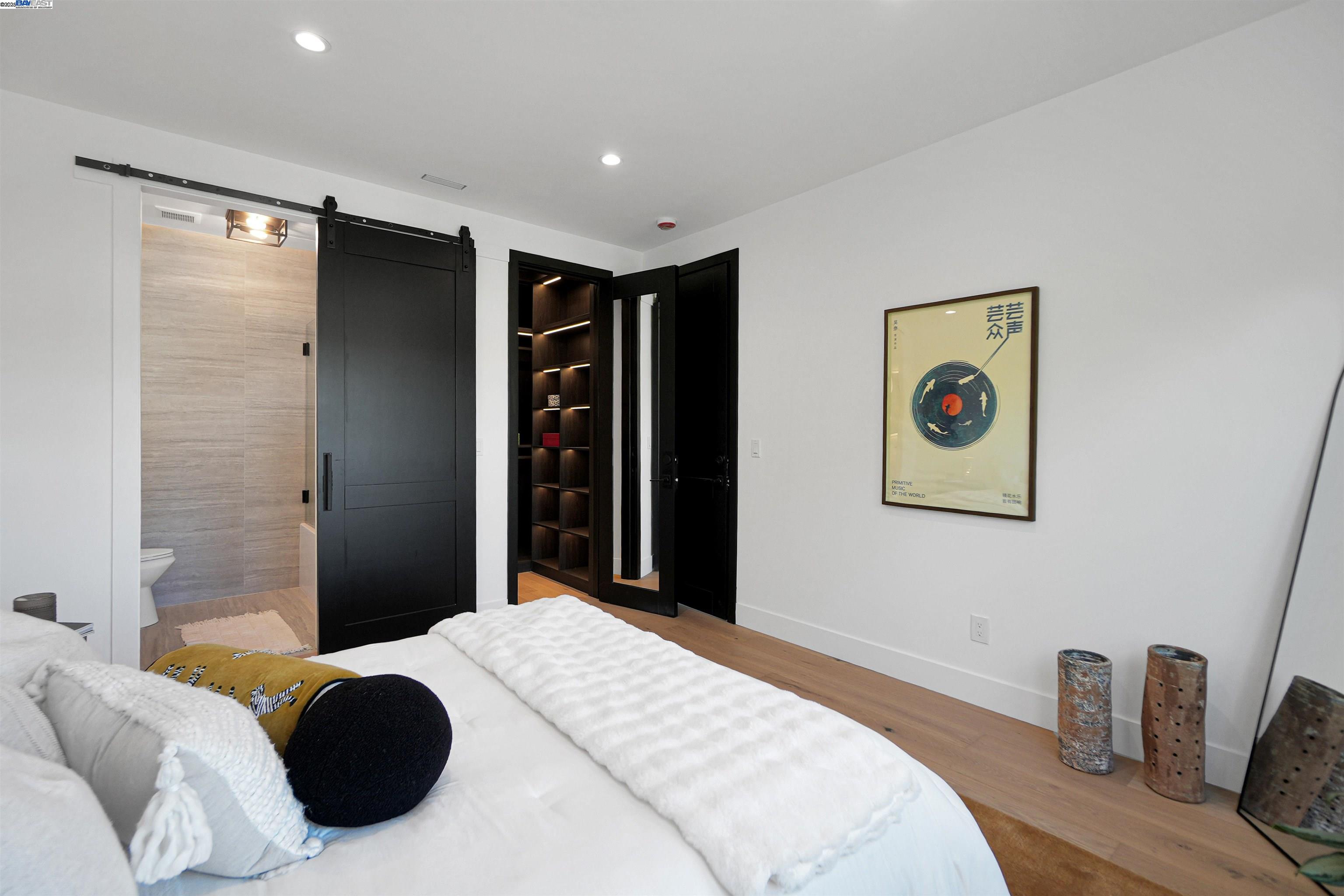 Detail Gallery Image 29 of 60 For 5229 Miles Ave, Oakland,  CA 94618 - 6 Beds | 6/1 Baths