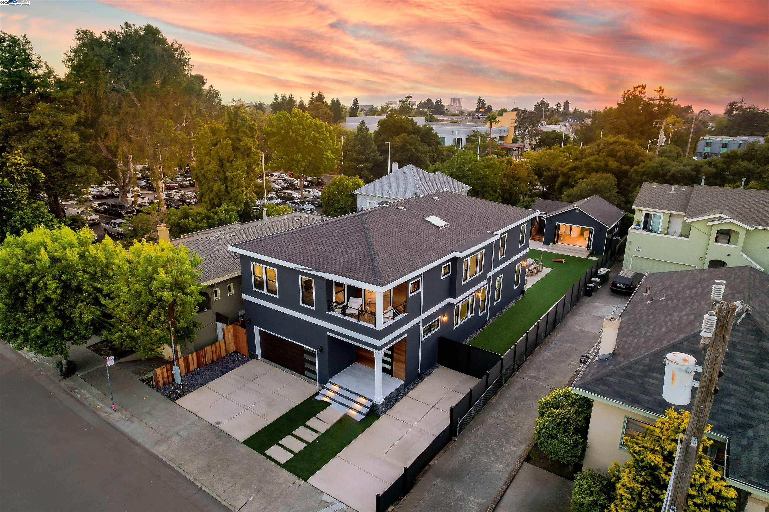 Detail Gallery Image 4 of 60 For 5229 Miles Ave, Oakland,  CA 94618 - 6 Beds | 6/1 Baths