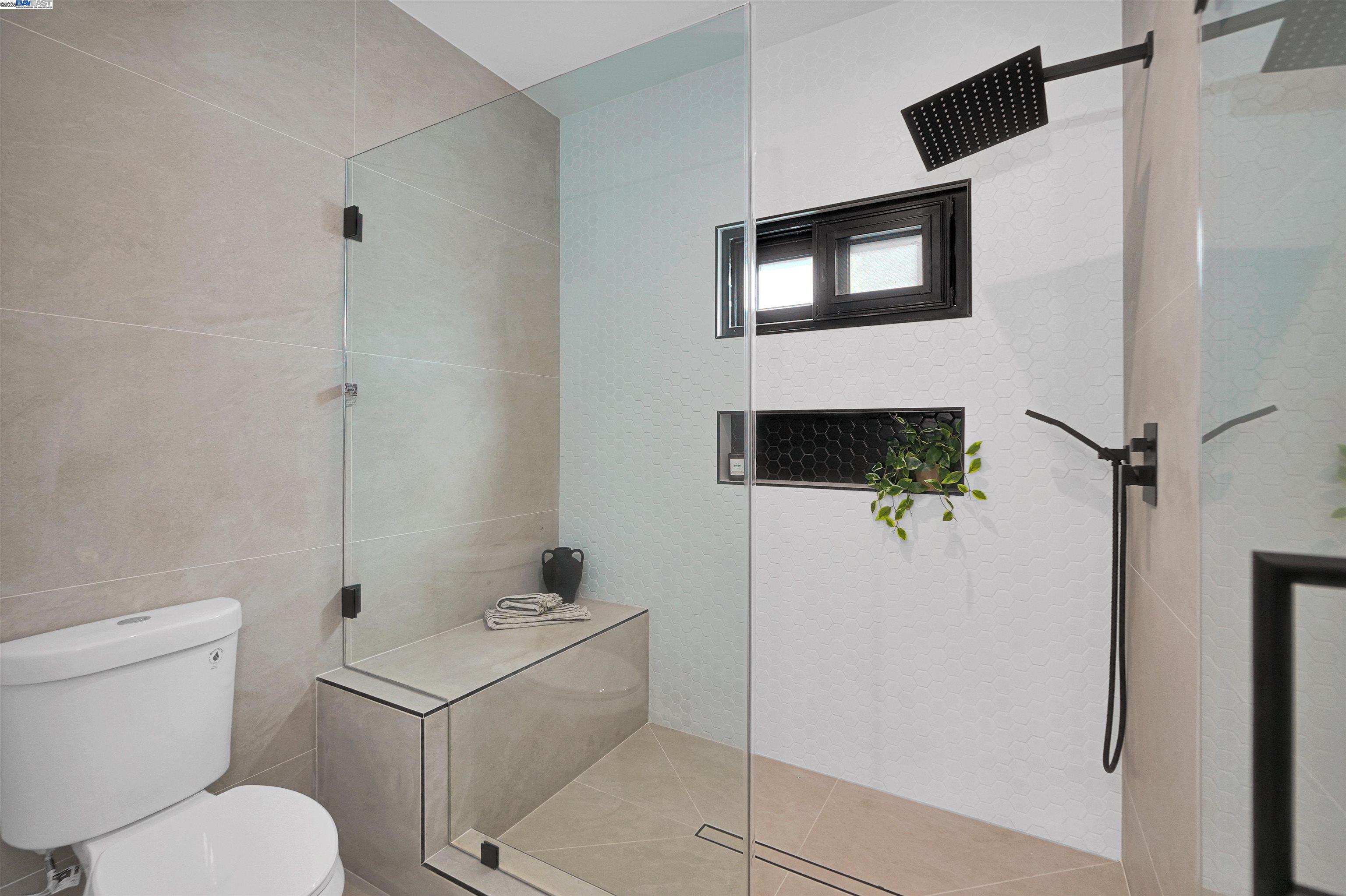 Detail Gallery Image 33 of 60 For 5229 Miles Ave, Oakland,  CA 94618 - 6 Beds | 6/1 Baths