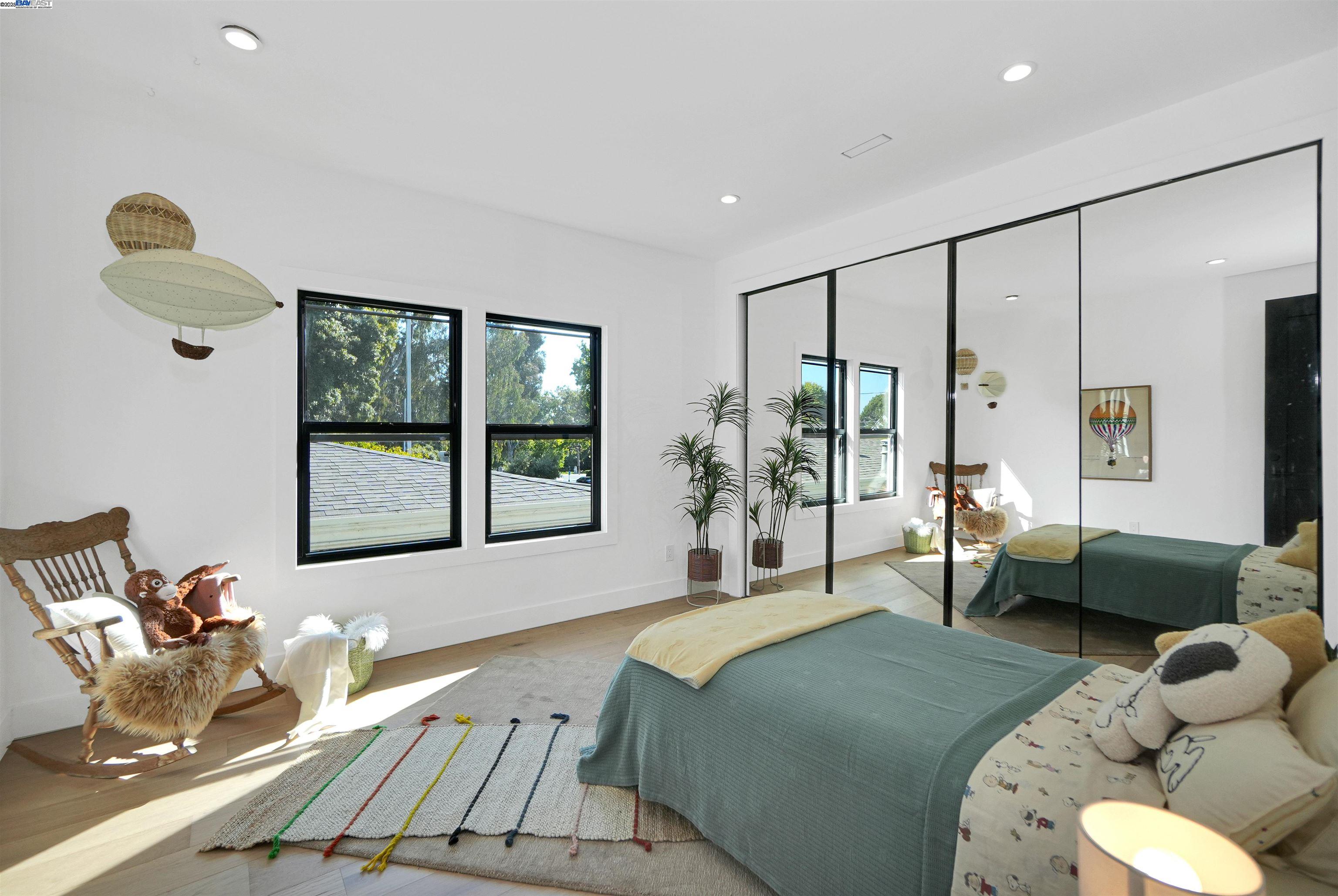Detail Gallery Image 34 of 60 For 5229 Miles Ave, Oakland,  CA 94618 - 6 Beds | 6/1 Baths