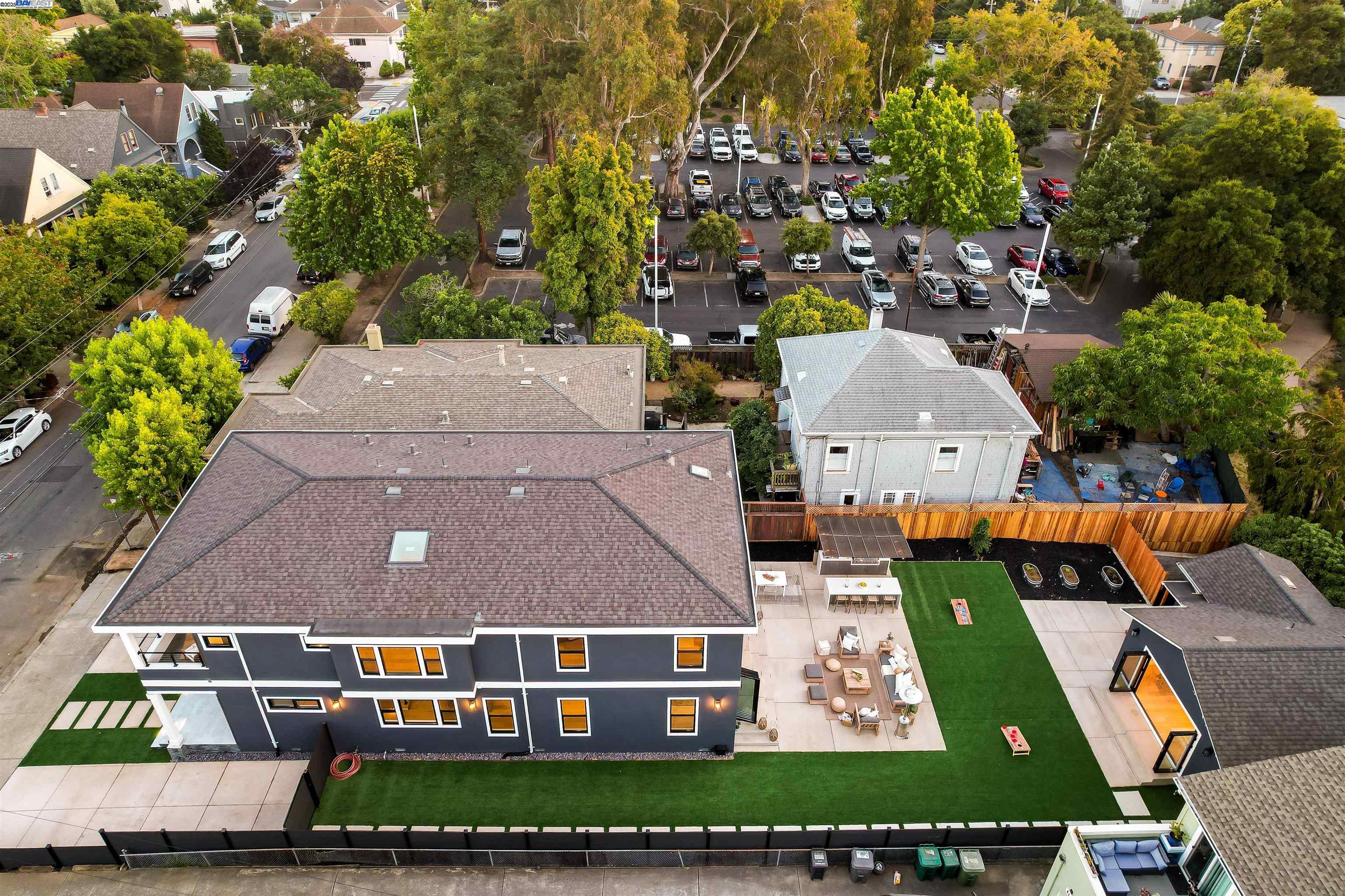 Detail Gallery Image 5 of 60 For 5229 Miles Ave, Oakland,  CA 94618 - 6 Beds | 6/1 Baths