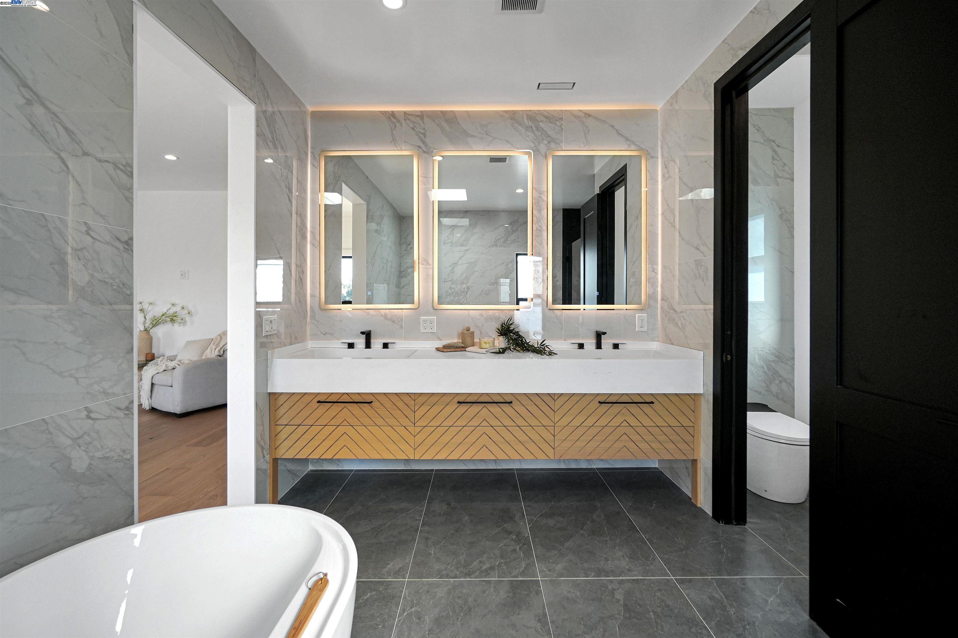 Detail Gallery Image 42 of 60 For 5229 Miles Ave, Oakland,  CA 94618 - 6 Beds | 6/1 Baths