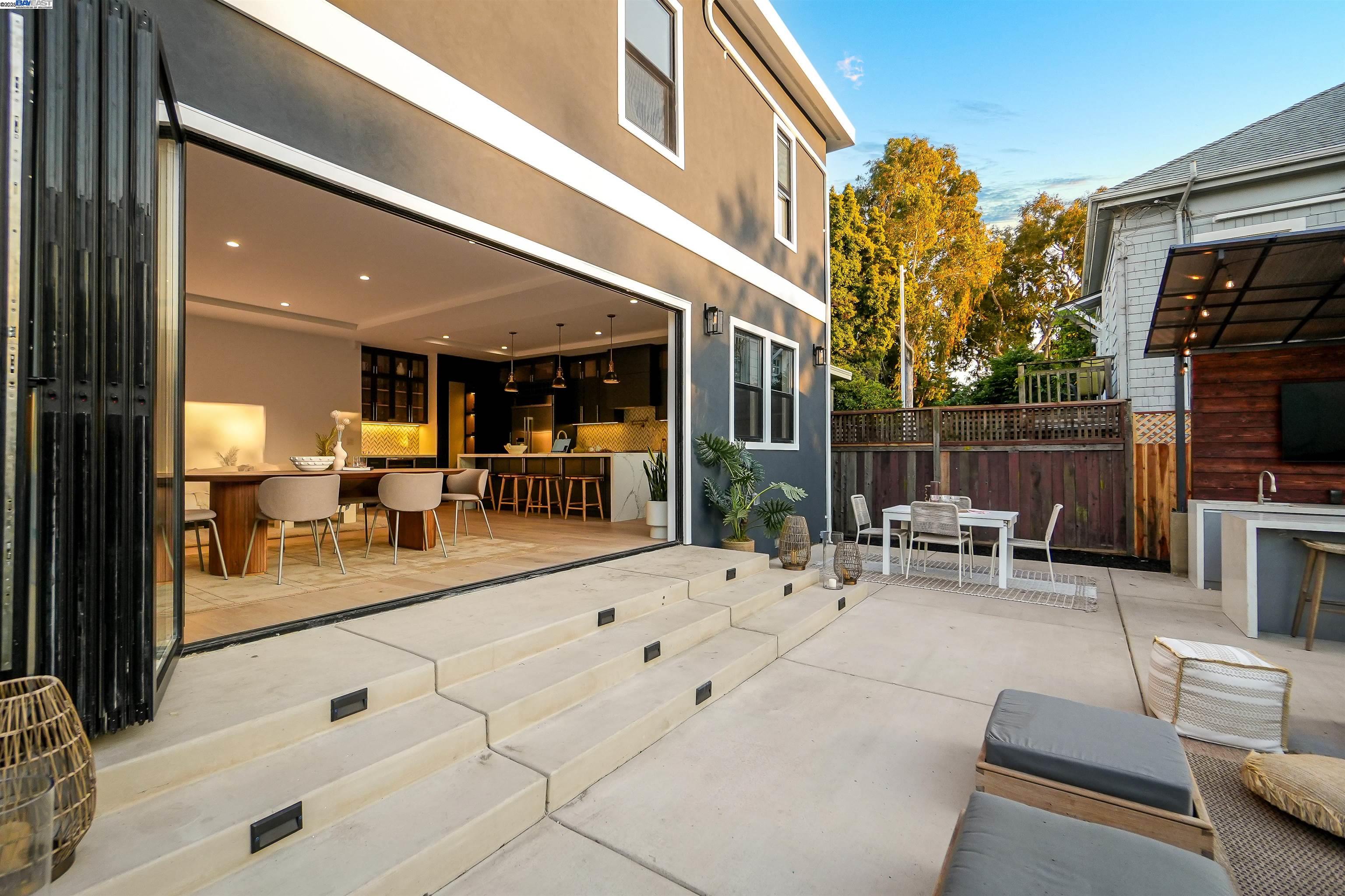 Detail Gallery Image 43 of 60 For 5229 Miles Ave, Oakland,  CA 94618 - 6 Beds | 6/1 Baths