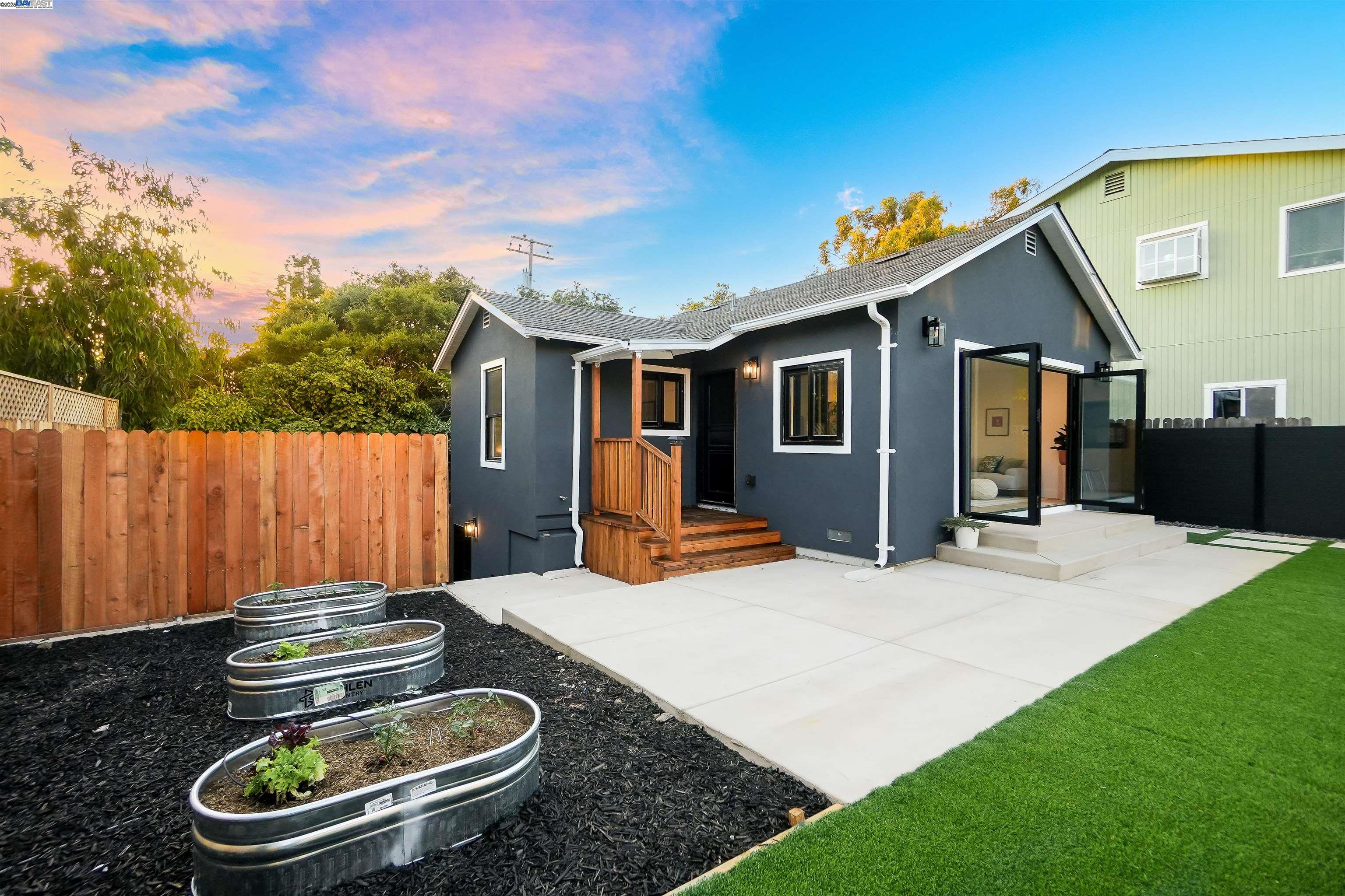 Detail Gallery Image 48 of 60 For 5229 Miles Ave, Oakland,  CA 94618 - 6 Beds | 6/1 Baths