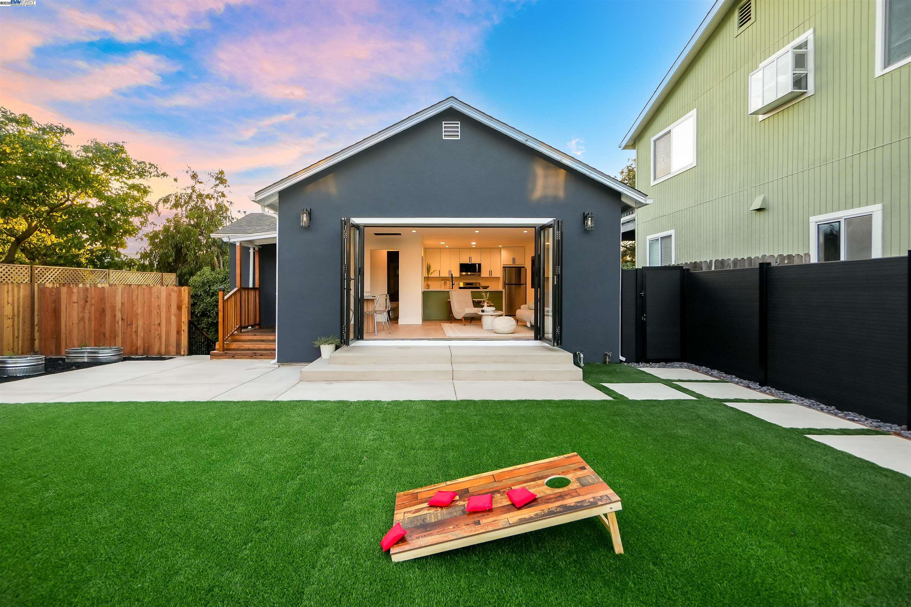 Detail Gallery Image 49 of 60 For 5229 Miles Ave, Oakland,  CA 94618 - 6 Beds | 6/1 Baths