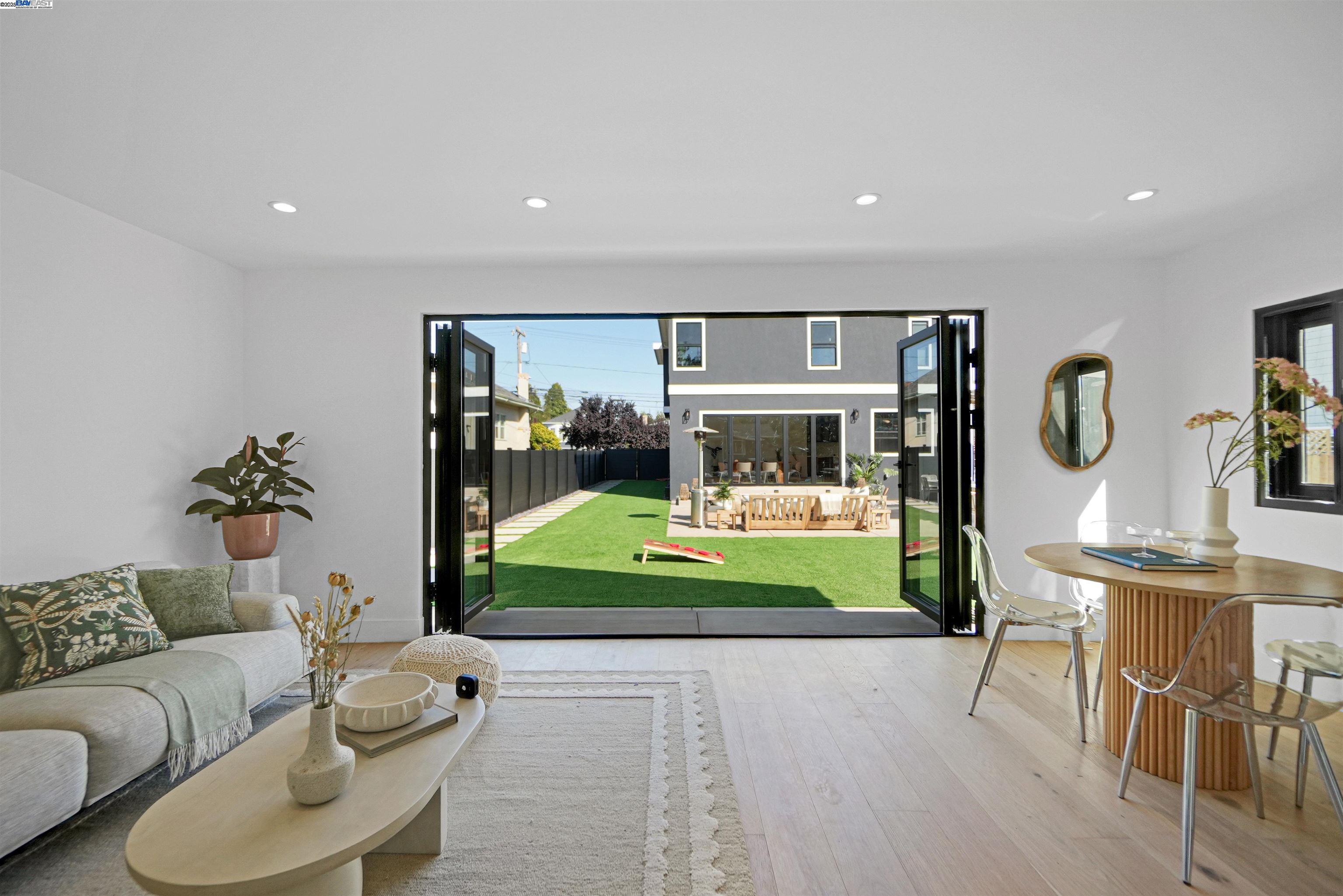 Detail Gallery Image 50 of 60 For 5229 Miles Ave, Oakland,  CA 94618 - 6 Beds | 6/1 Baths