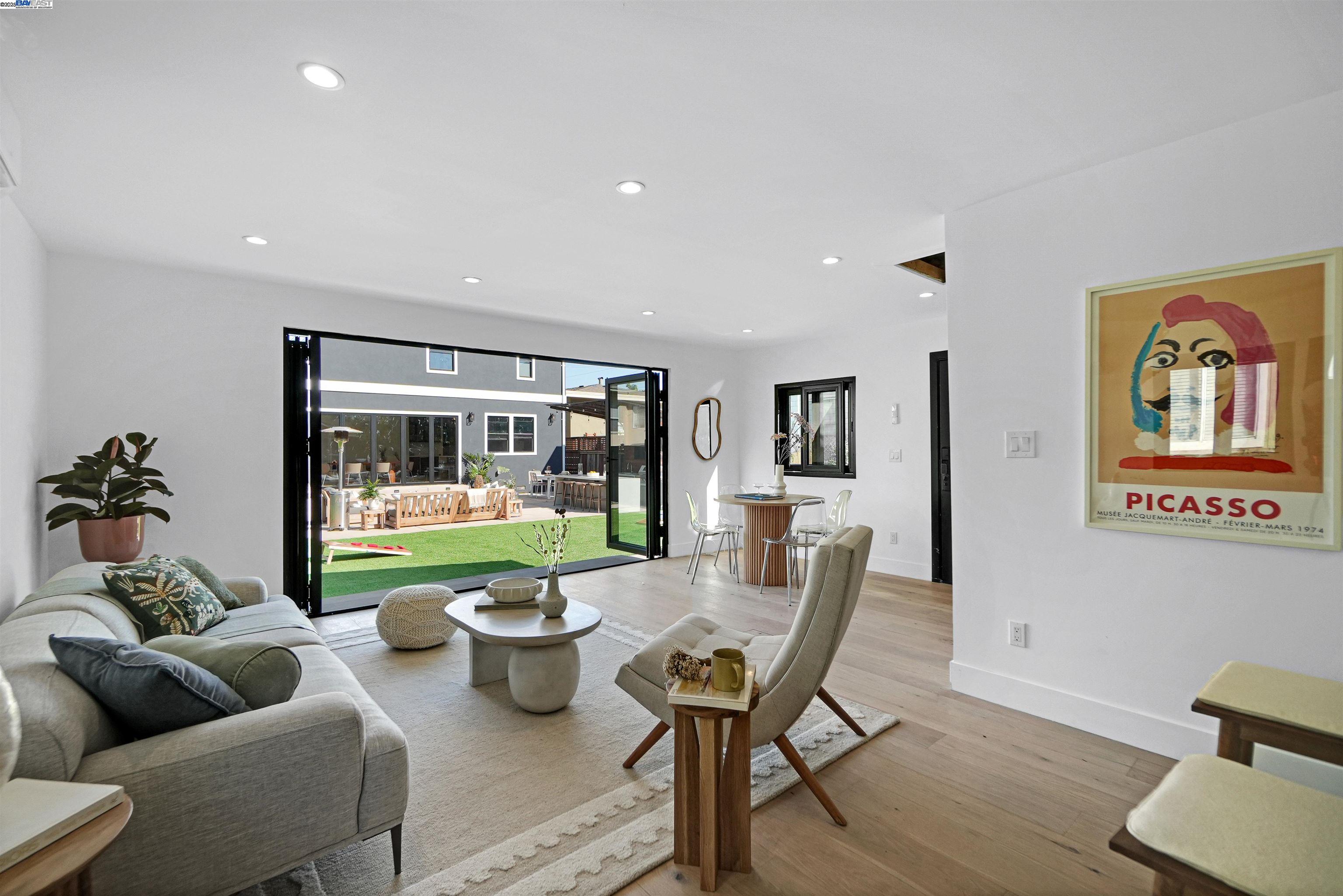 Detail Gallery Image 51 of 60 For 5229 Miles Ave, Oakland,  CA 94618 - 6 Beds | 6/1 Baths