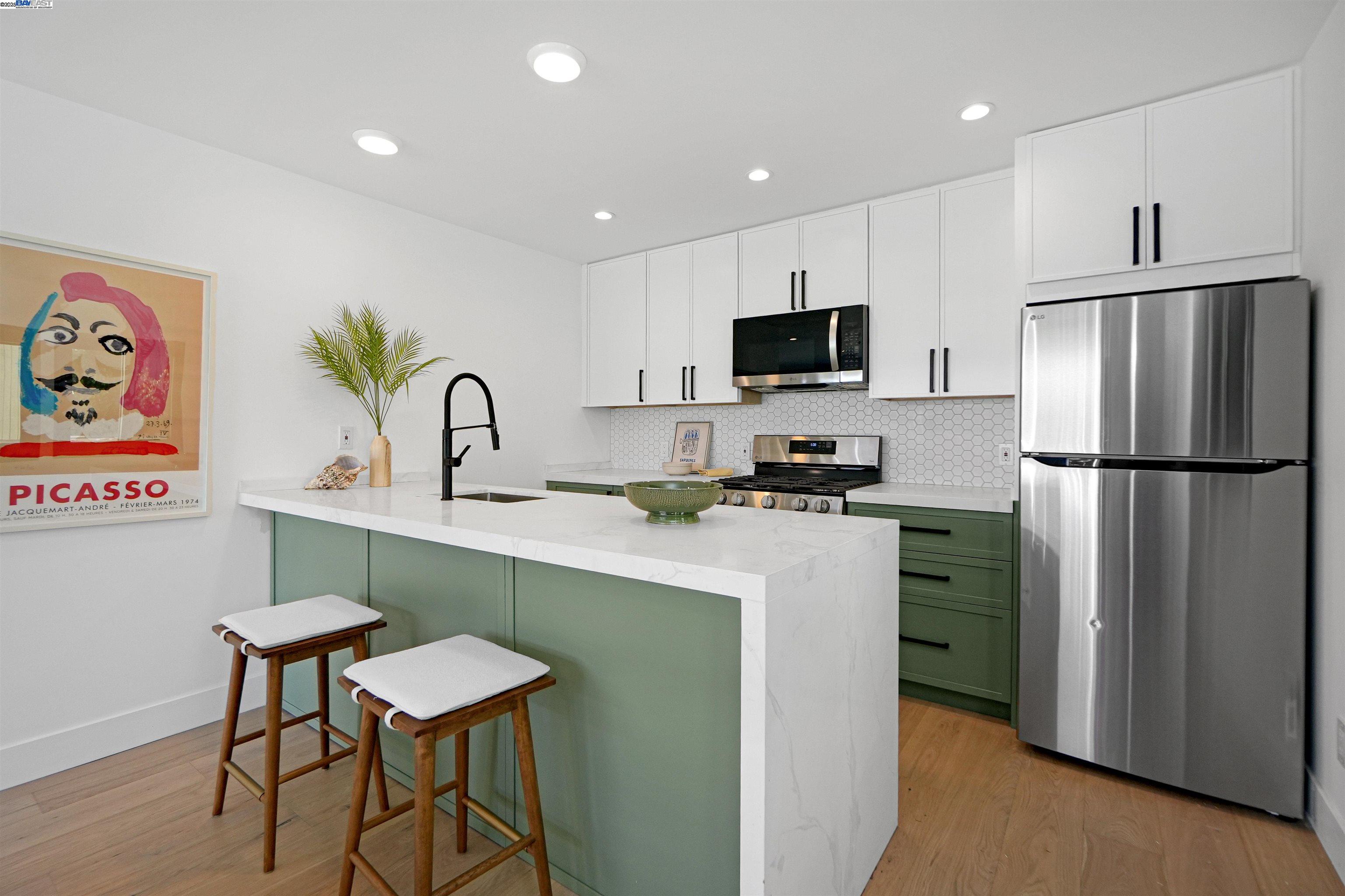 Detail Gallery Image 52 of 60 For 5229 Miles Ave, Oakland,  CA 94618 - 6 Beds | 6/1 Baths