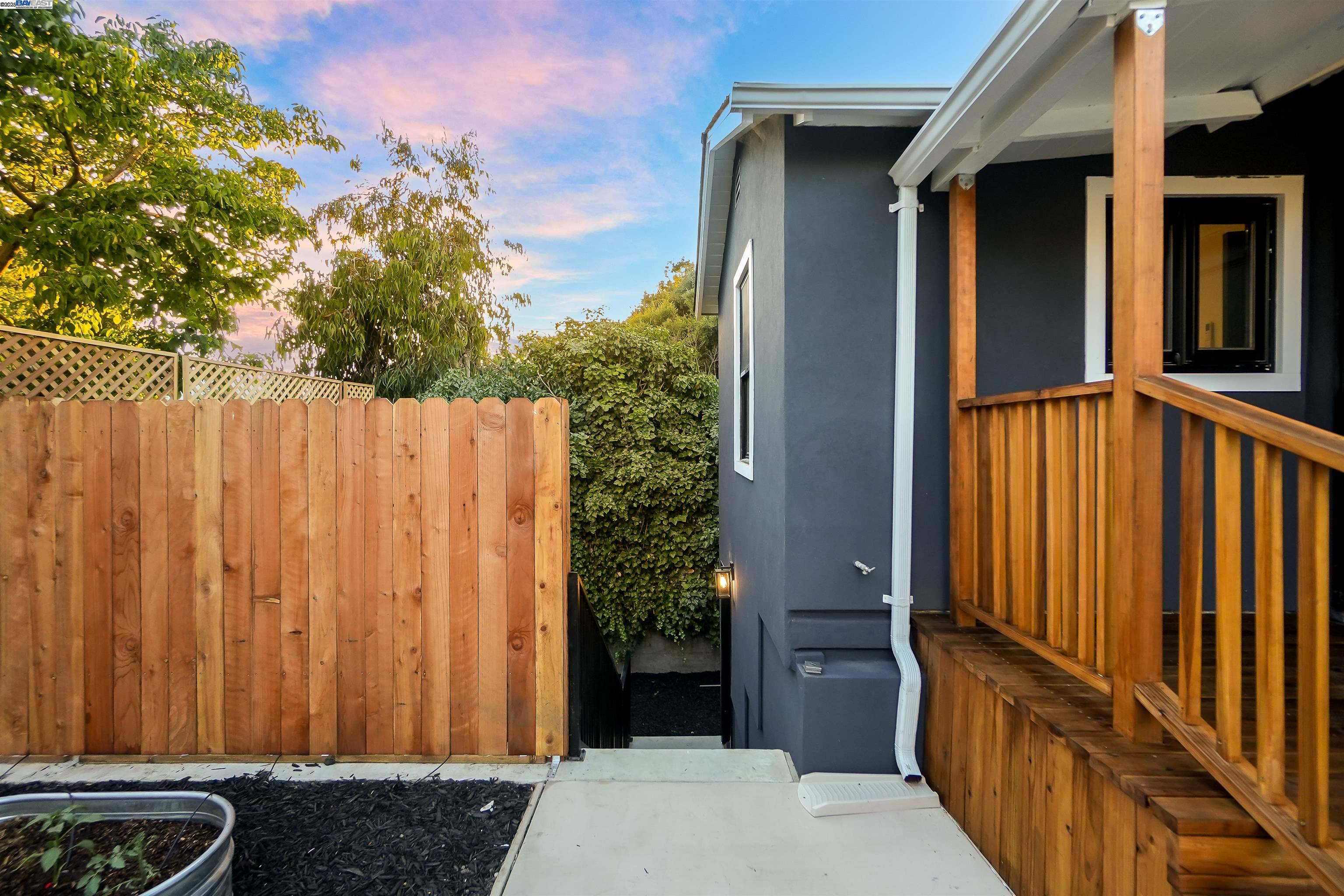 Detail Gallery Image 55 of 60 For 5229 Miles Ave, Oakland,  CA 94618 - 6 Beds | 6/1 Baths