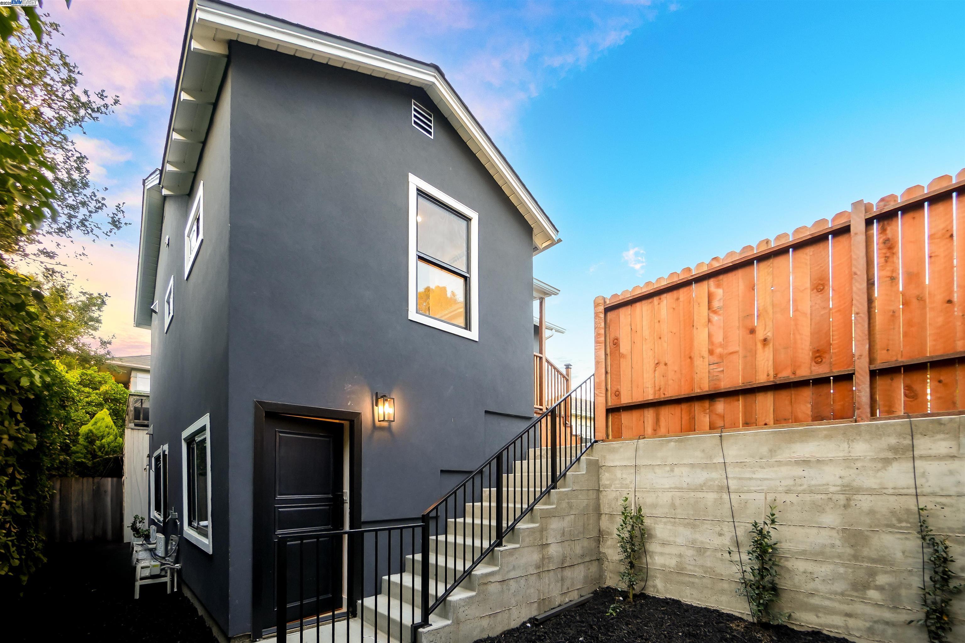 Detail Gallery Image 56 of 60 For 5229 Miles Ave, Oakland,  CA 94618 - 6 Beds | 6/1 Baths