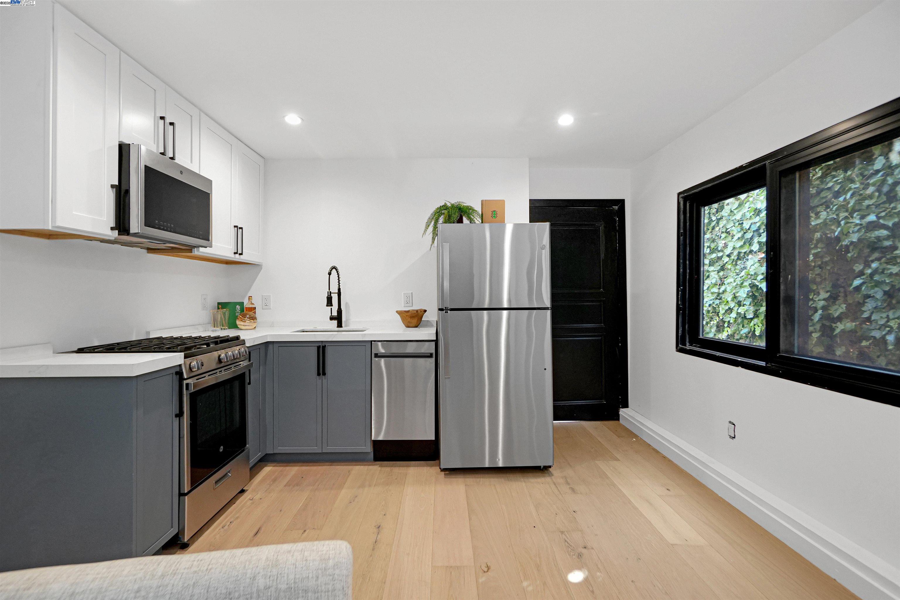 Detail Gallery Image 58 of 60 For 5229 Miles Ave, Oakland,  CA 94618 - 6 Beds | 6/1 Baths