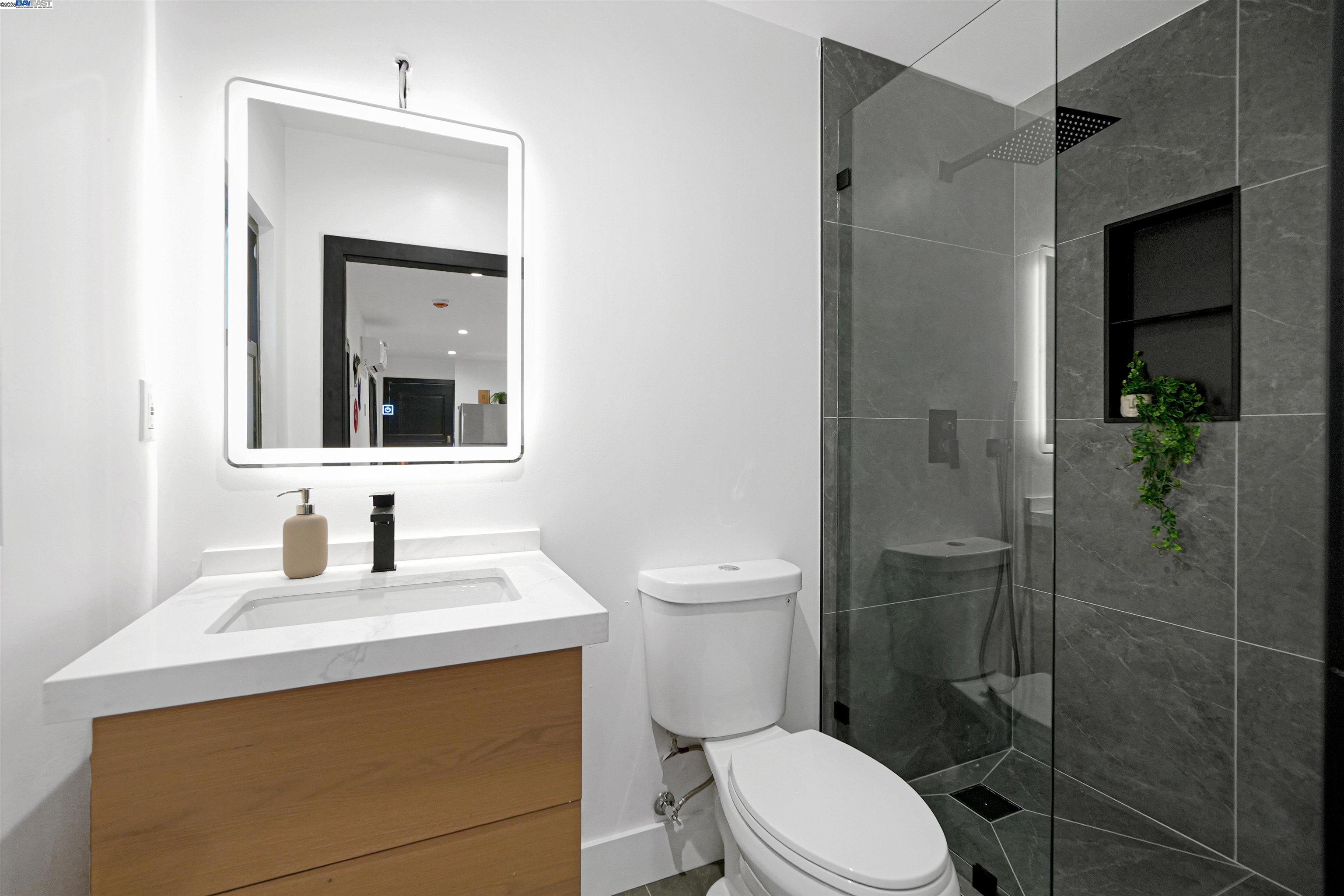 Detail Gallery Image 59 of 60 For 5229 Miles Ave, Oakland,  CA 94618 - 6 Beds | 6/1 Baths